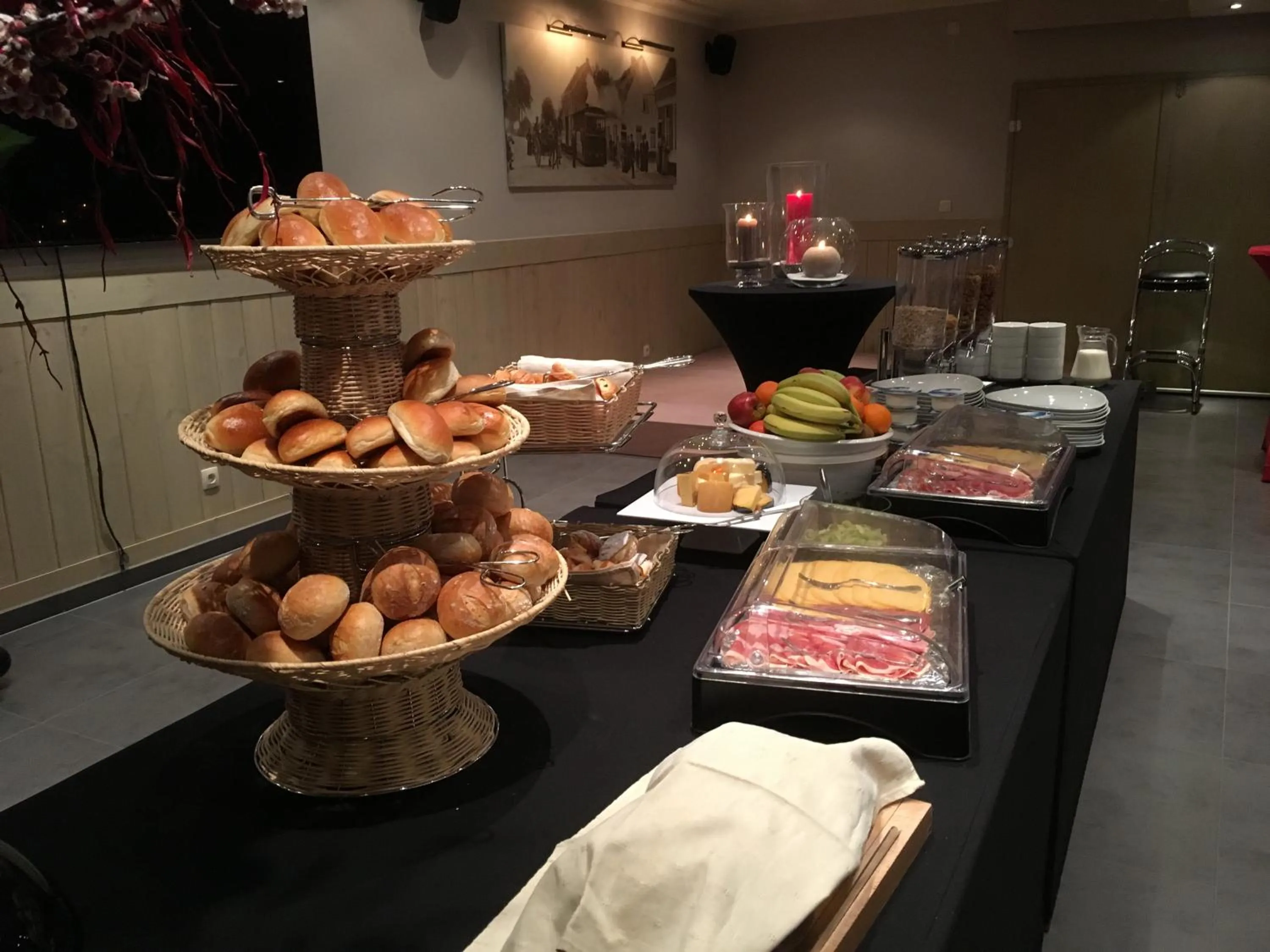 Buffet breakfast in Hotel The New Fox