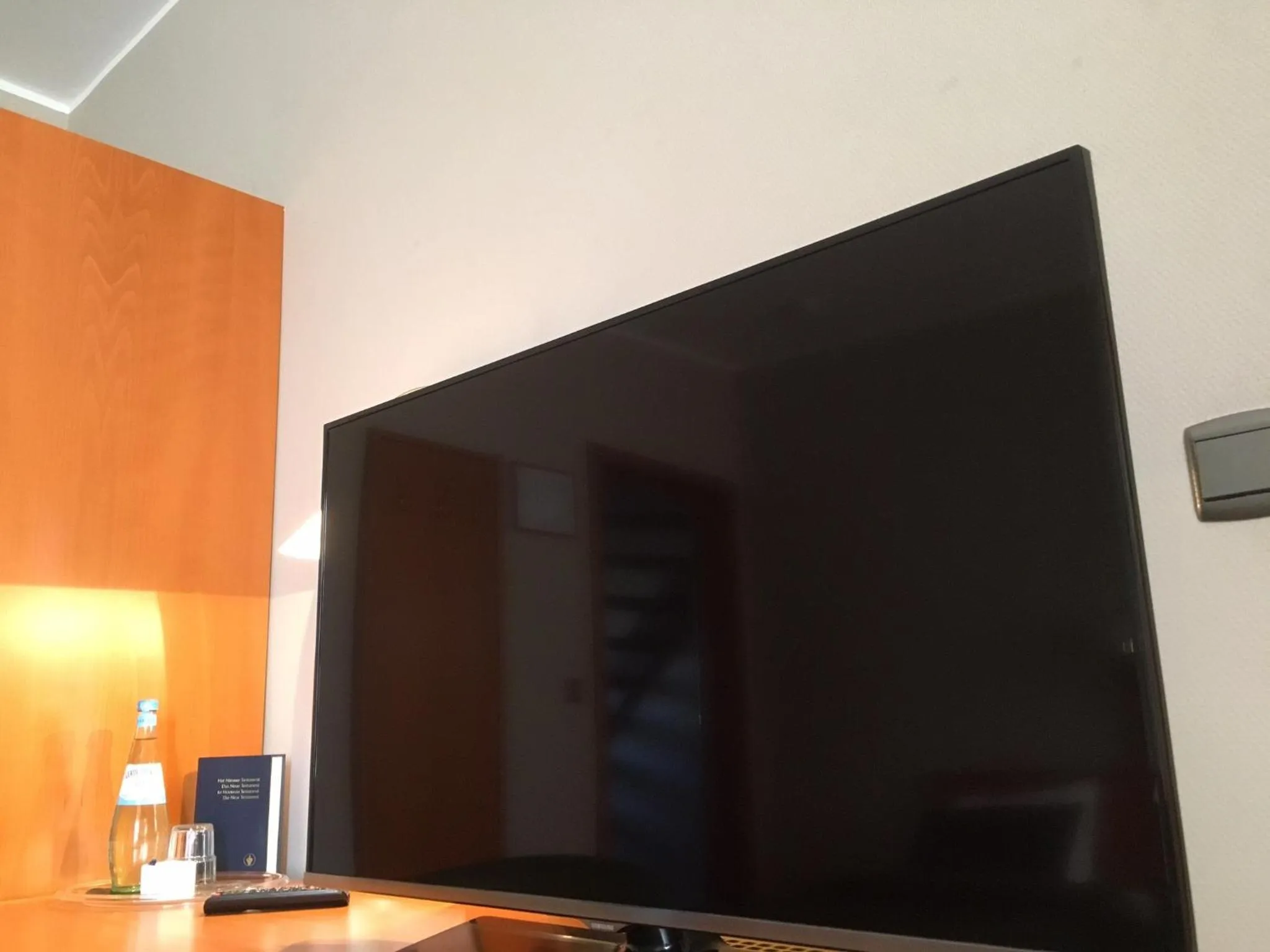 TV and multimedia in Hotel The New Fox