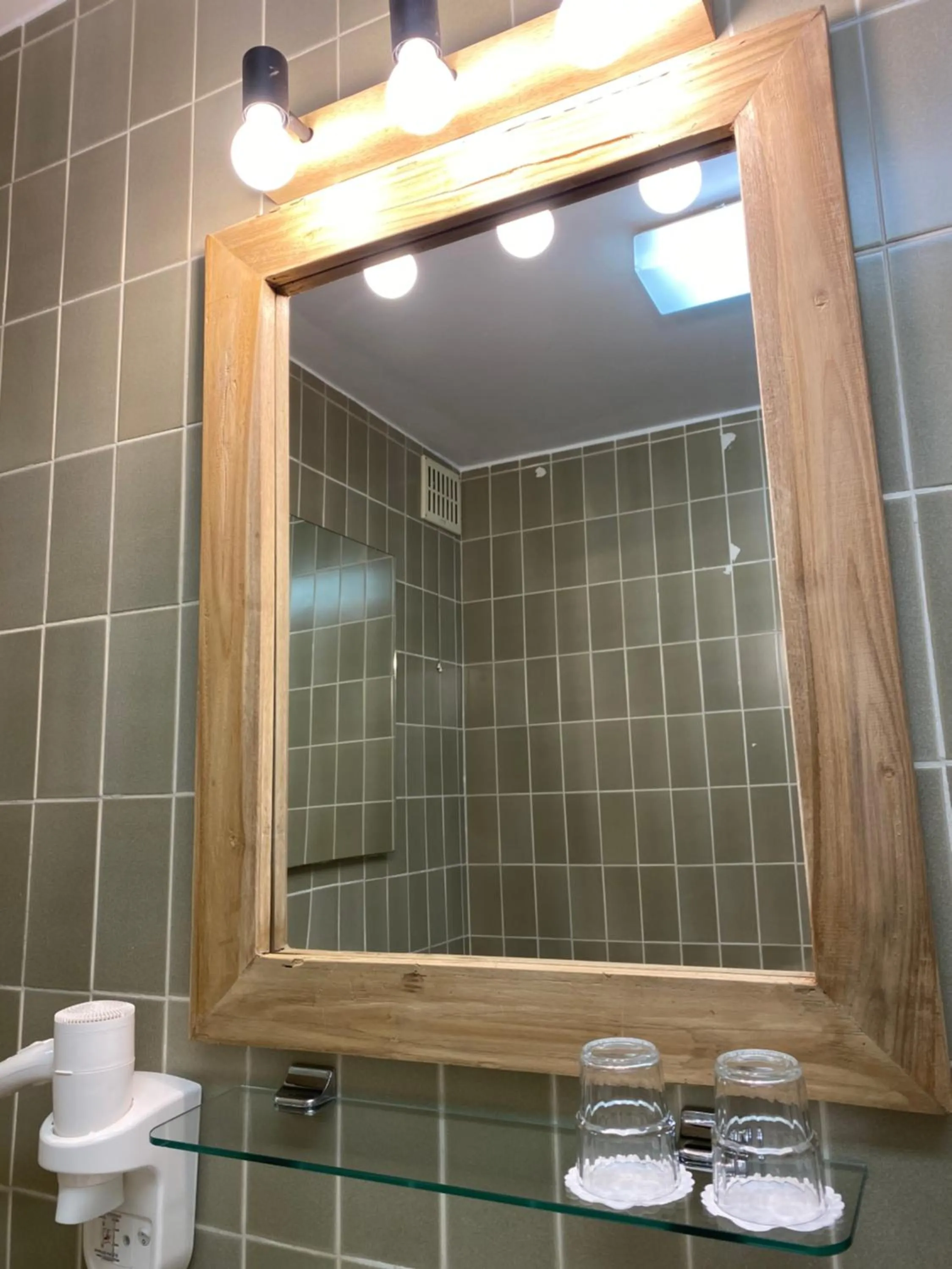 Bathroom in Hotel The New Fox