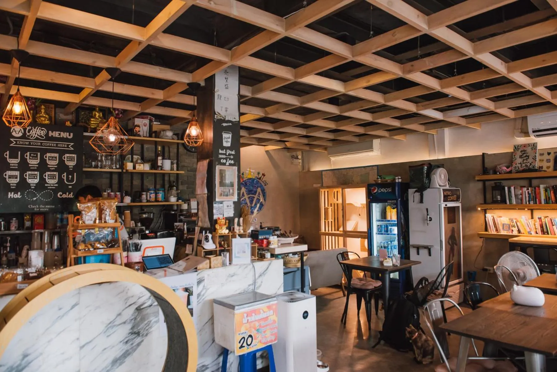 Restaurant/places to eat in Cazz Hostel