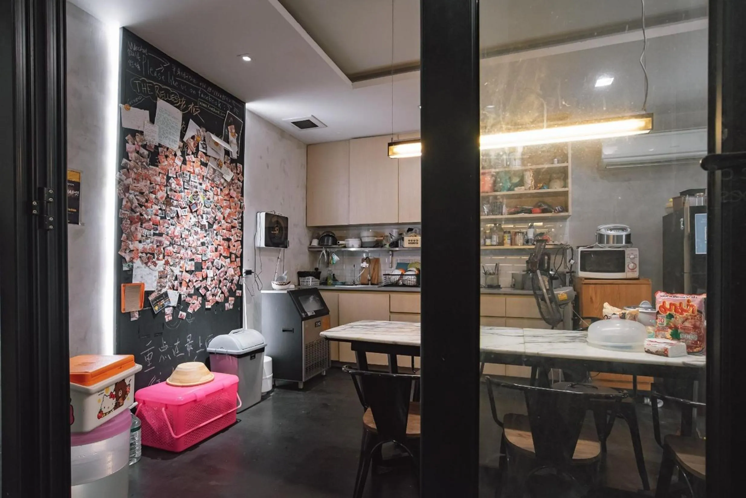 Restaurant/places to eat in Cazz Hostel