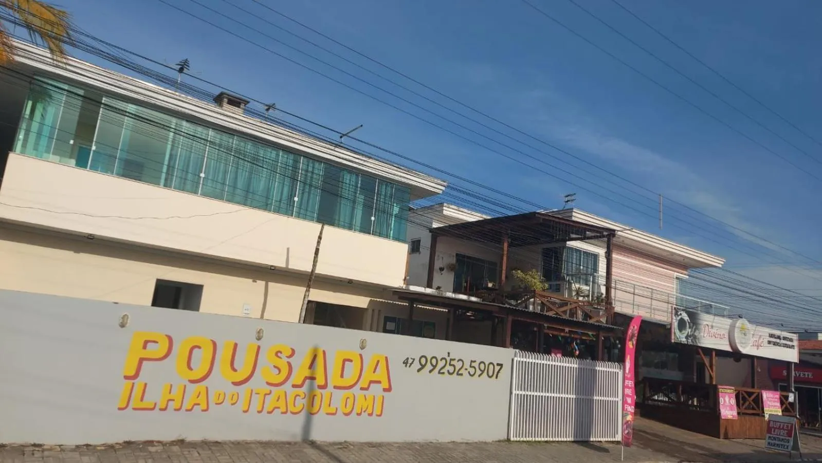 Property building in Pousada Ilha do Itacolomi Com Piscina Proximo do Beto Carrero