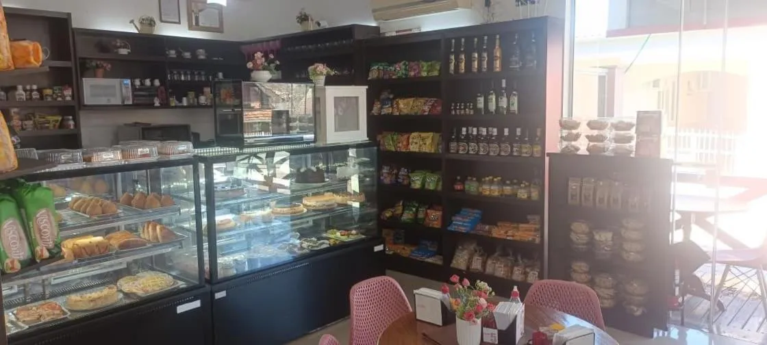 Restaurant/places to eat in Pousada Ilha do Itacolomi Com Piscina Proximo do Beto Carrero