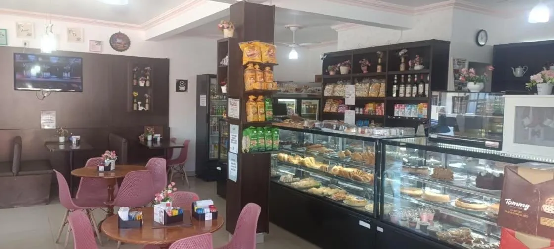 Restaurant/places to eat in Pousada Ilha do Itacolomi Com Piscina Proximo do Beto Carrero