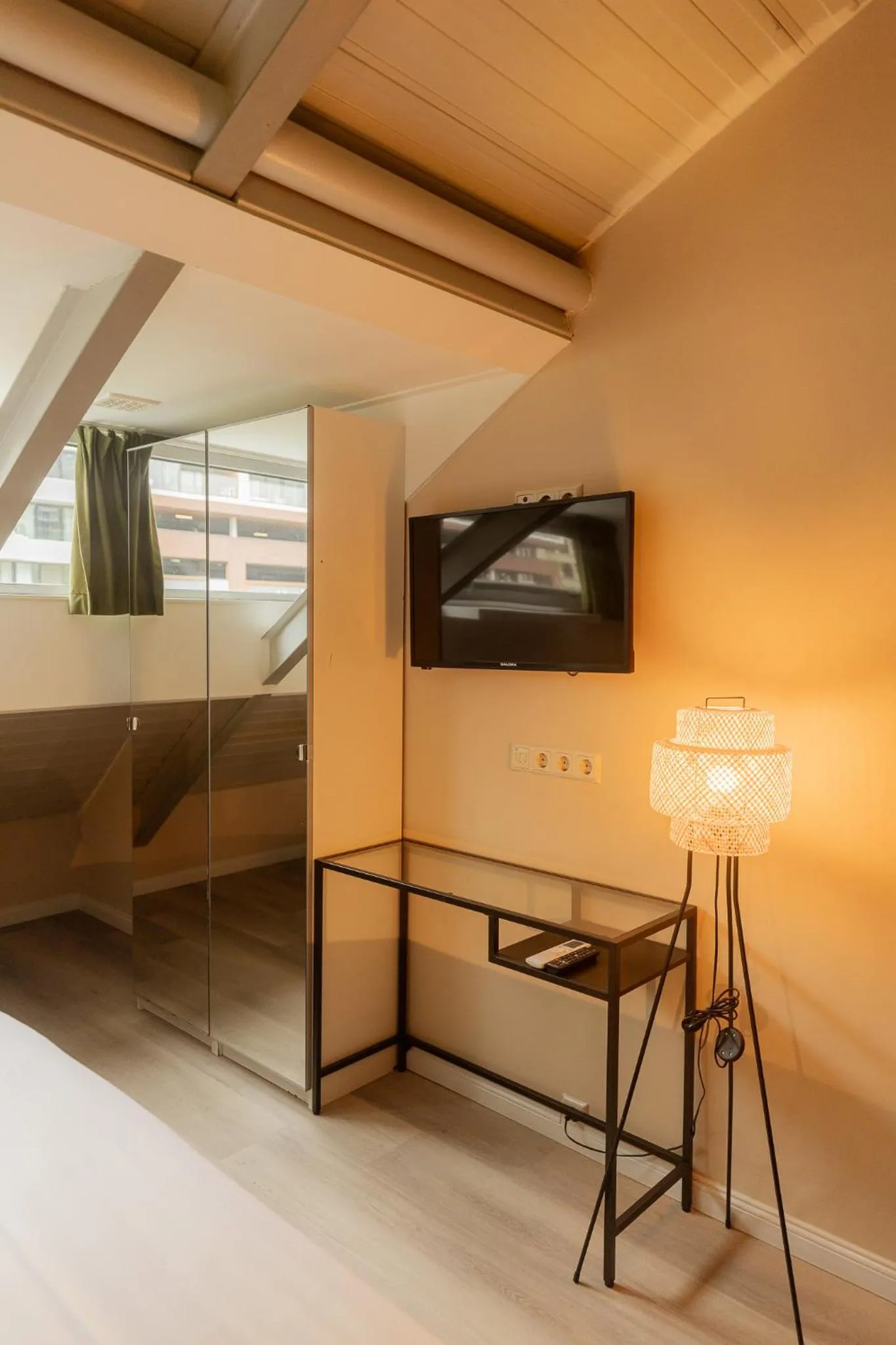 TV and multimedia in FLOATS by H2OTEL Rotterdam