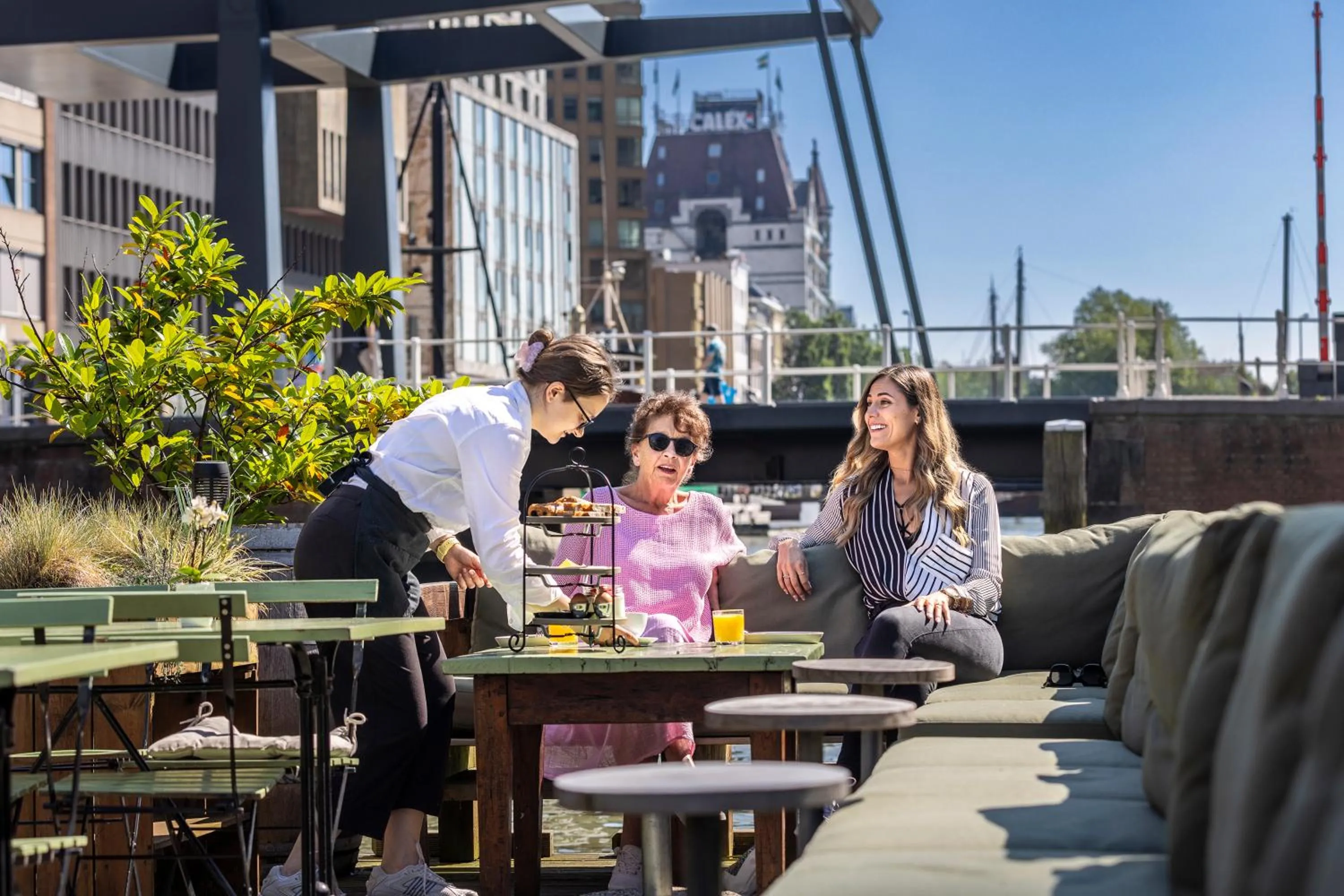 Day in FLOATS by H2OTEL Rotterdam