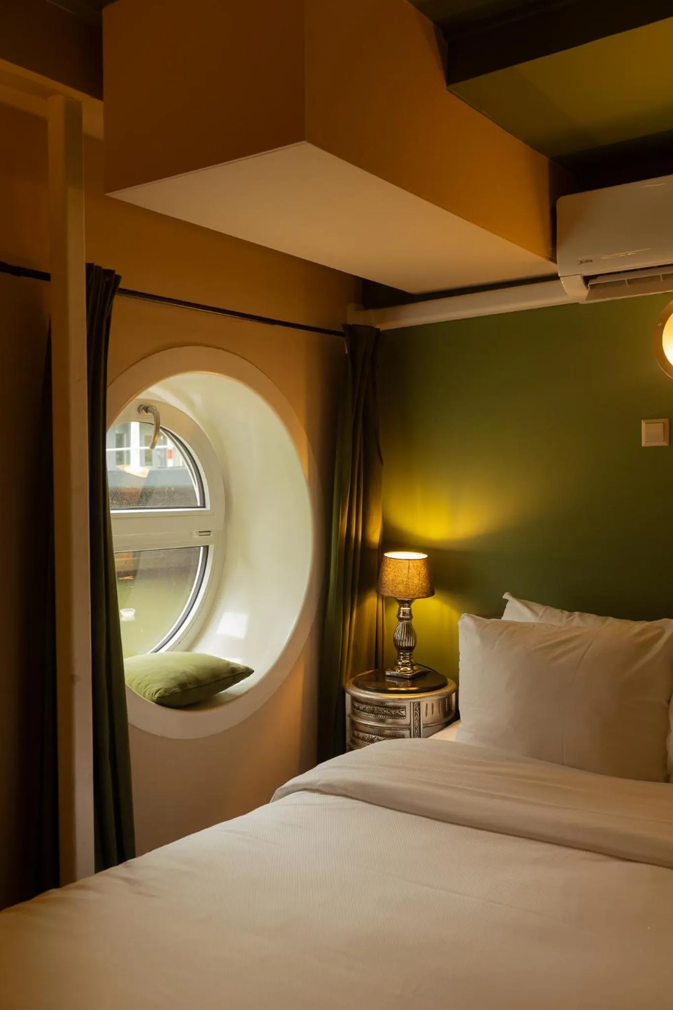 Bed in FLOATS by H2OTEL Rotterdam