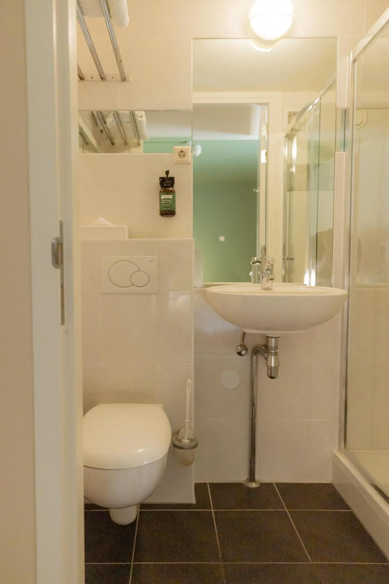 Toilet in FLOATS by H2OTEL Rotterdam