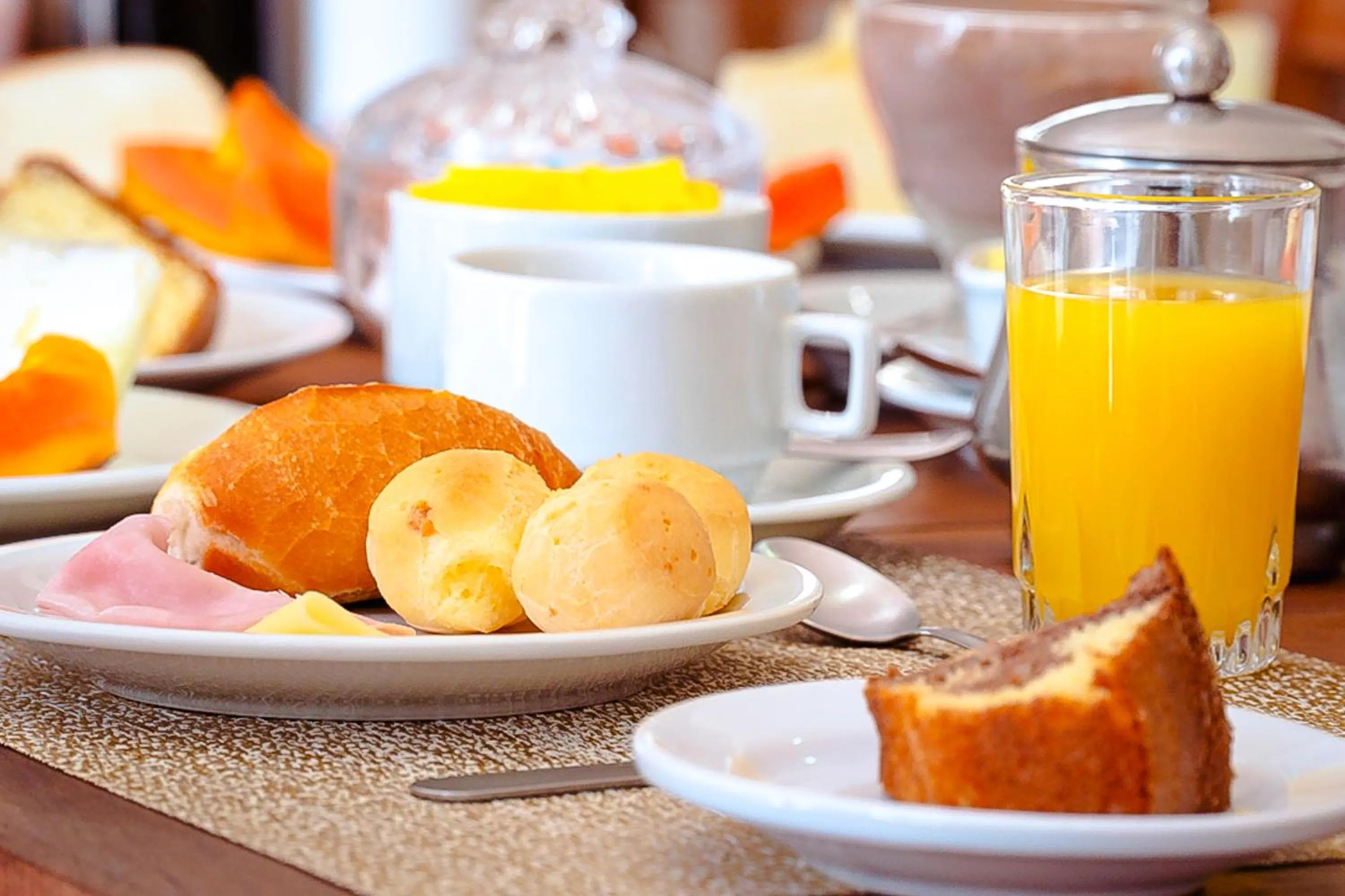 Food and drinks in VELINN Pousada Vila Floratta