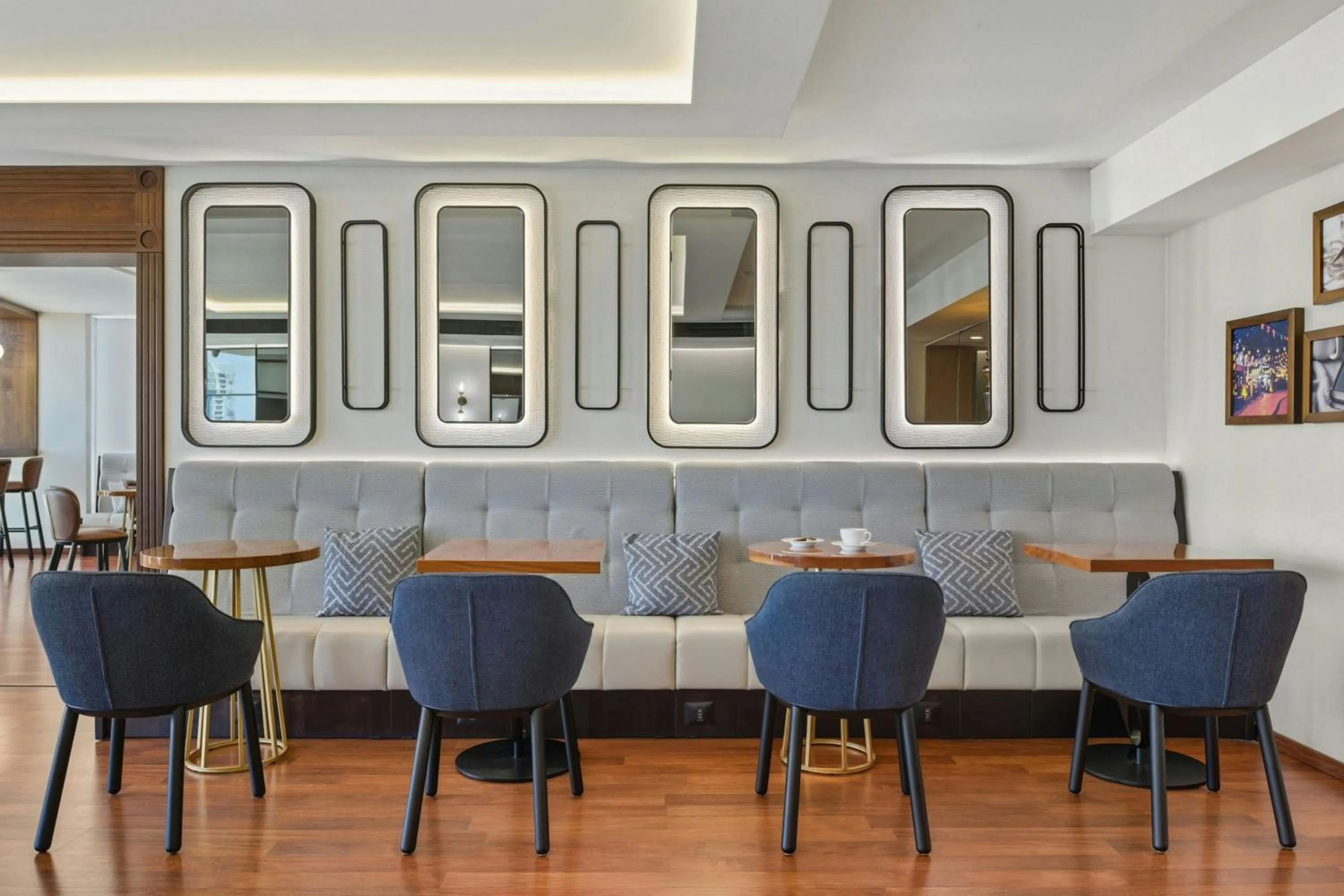 Lounge or bar in Renaissance Tel Aviv Hotel