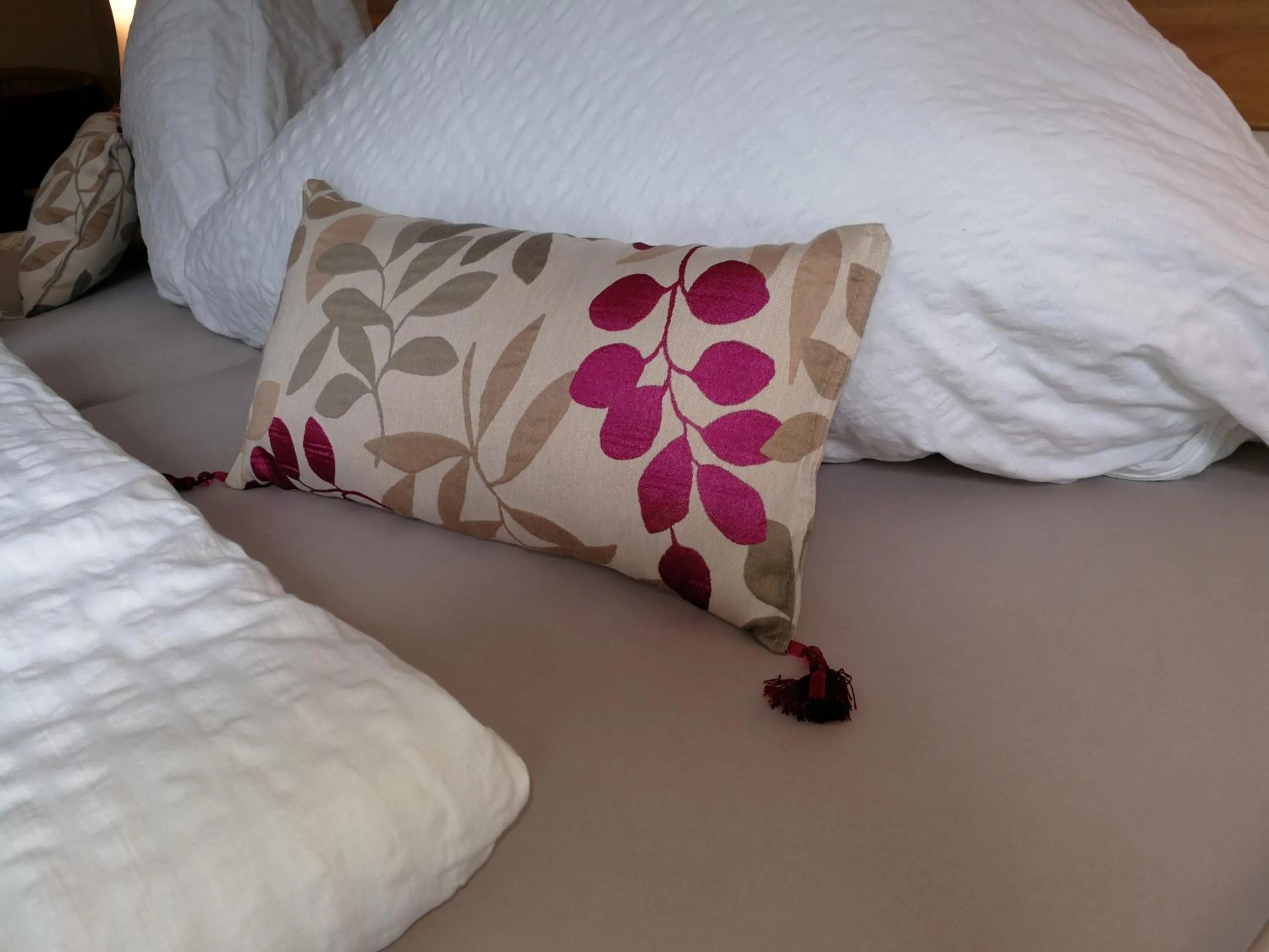 Decorative detail, Bed in Ferienwohnung Rivaner