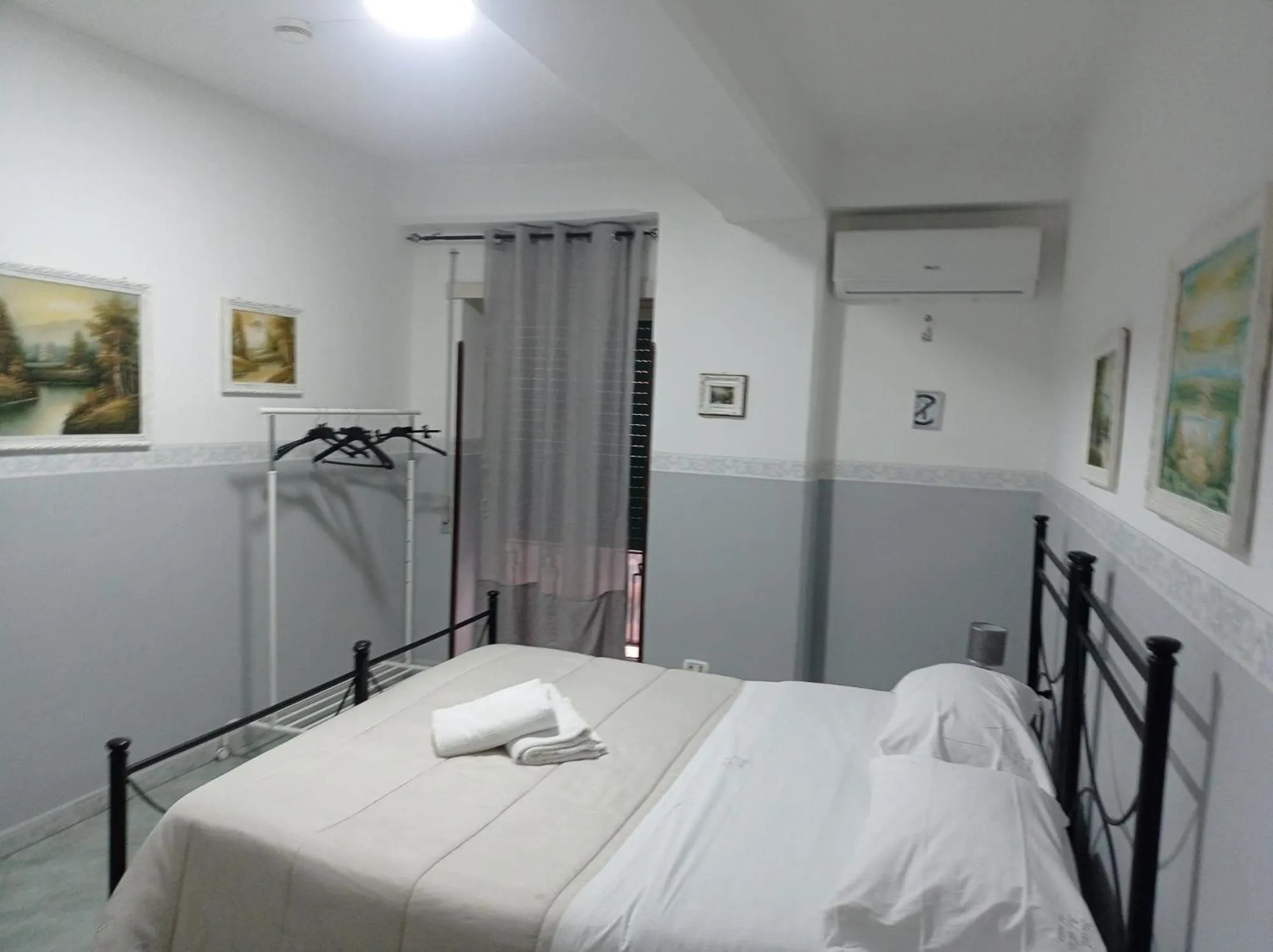 air conditioner, Bed in Hotel Alloggio Del Conte