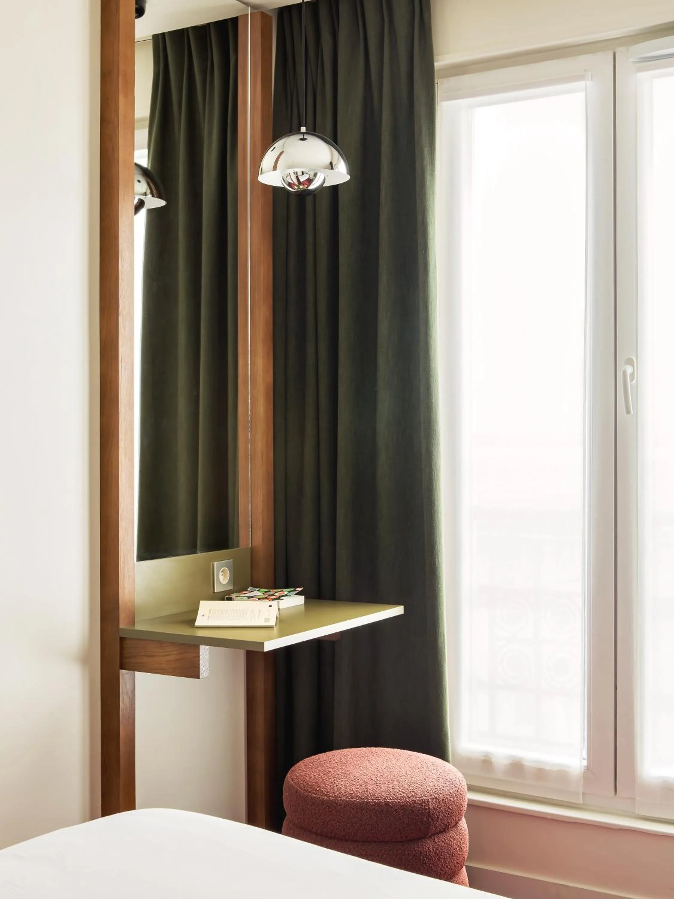 Photo of the whole room, Bed in Hôtel Dalila