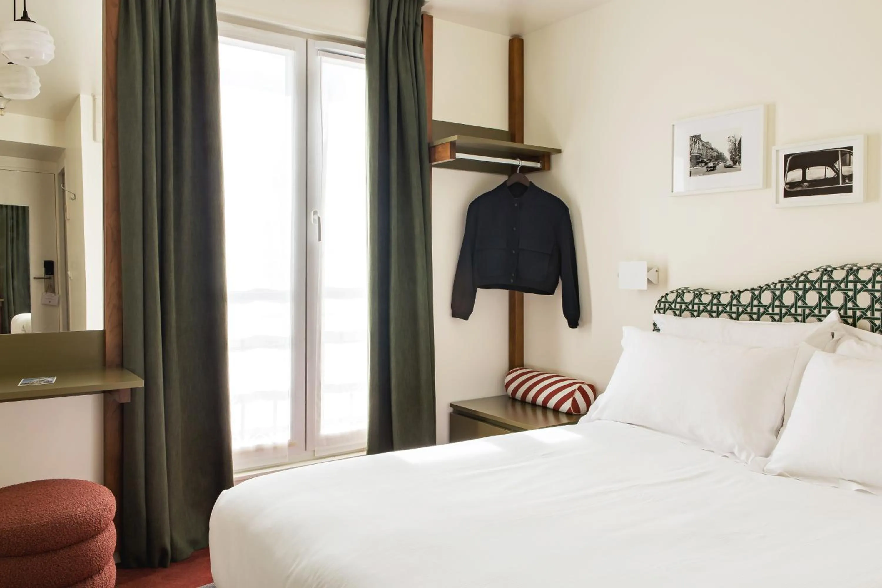 Photo of the whole room, Bed in Hôtel Dalila