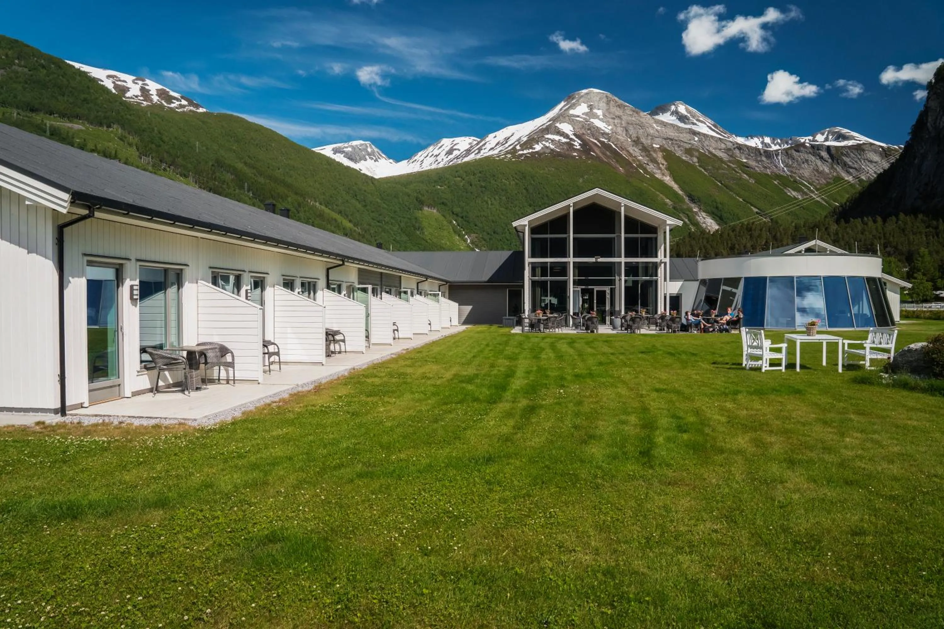 Property building in Valldal Fjordhotell - by Classic Norway Hotels