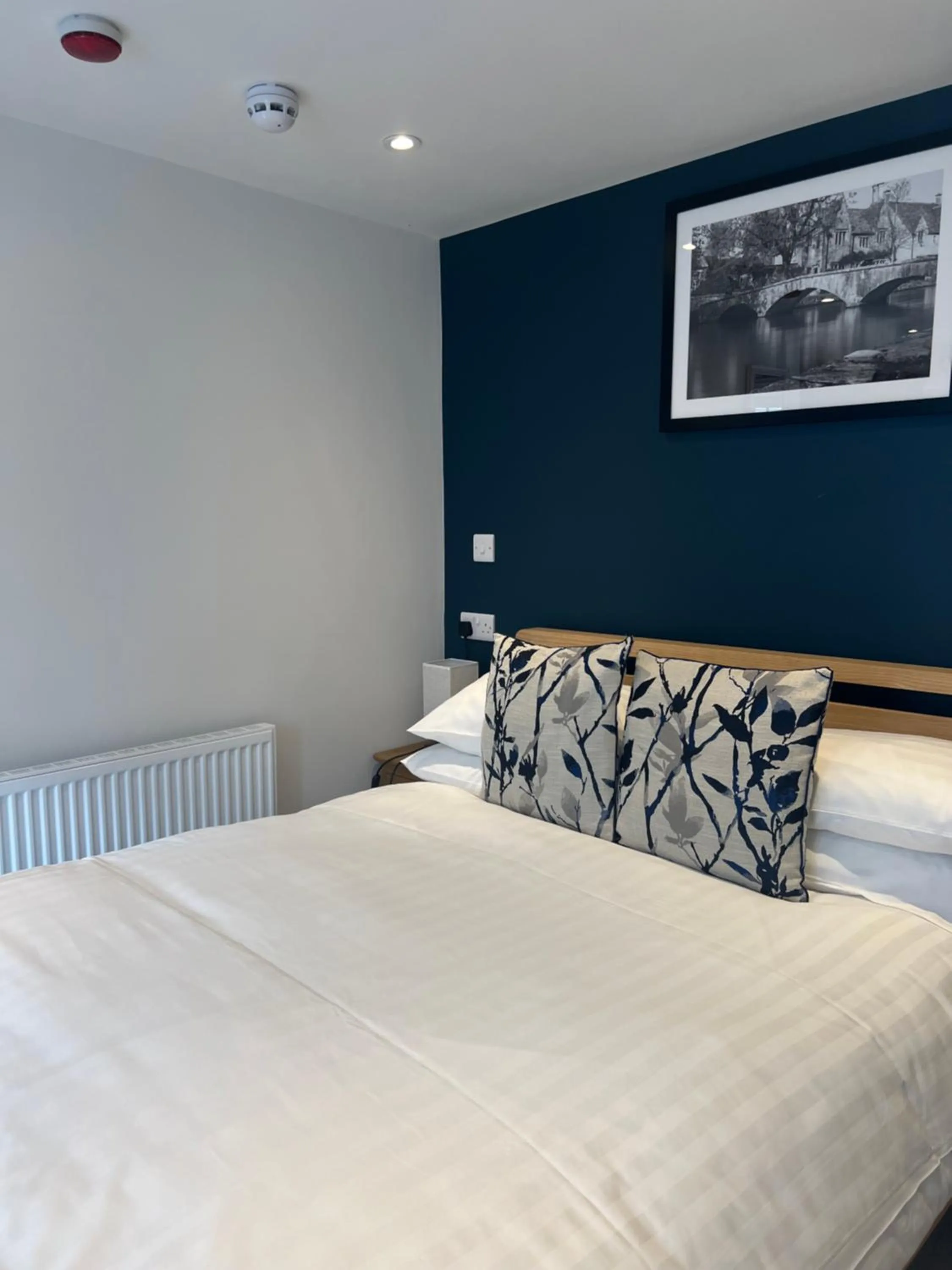 Property building, Bed in Priory Tearooms Burford with Rooms