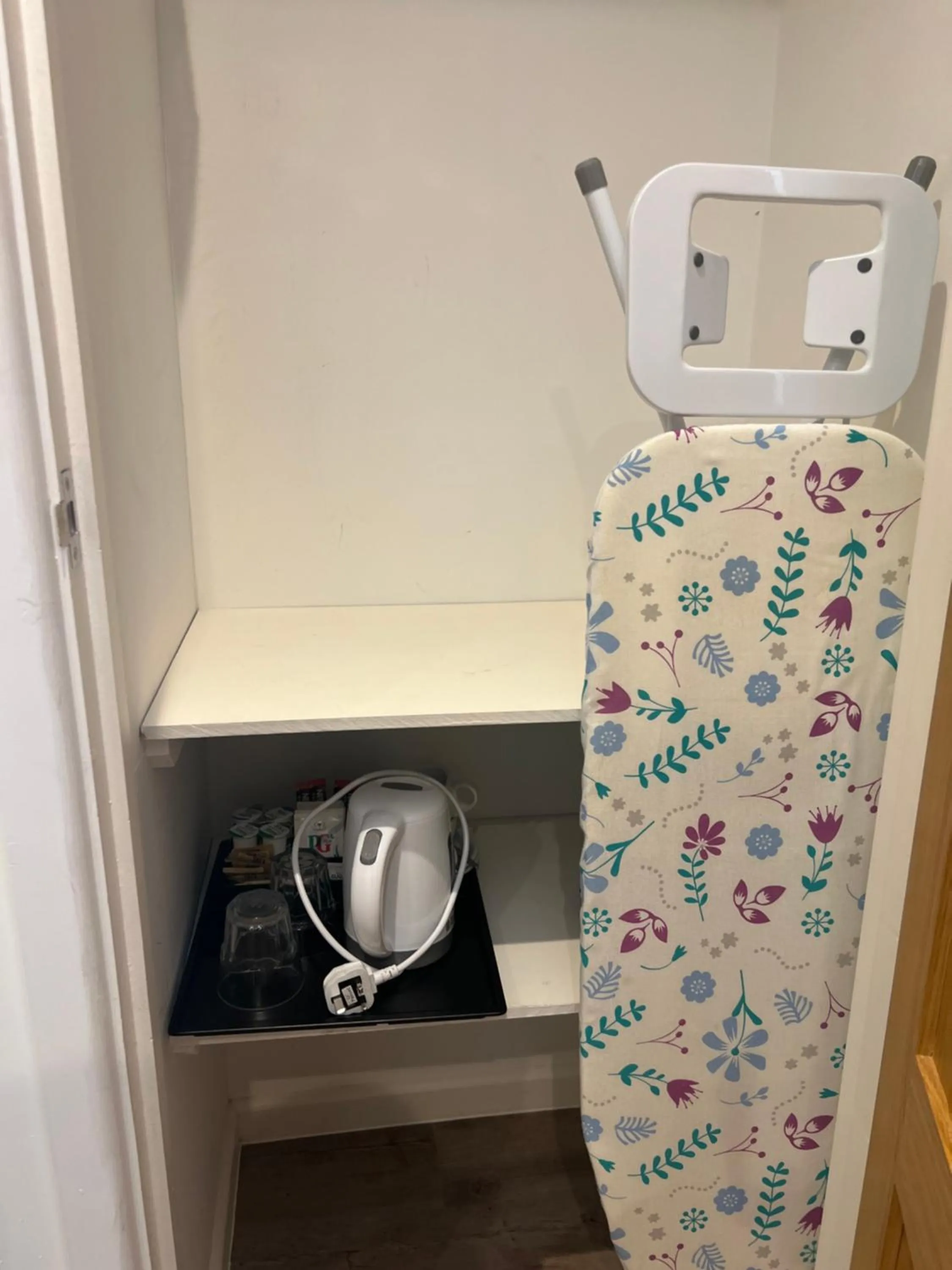 Property building in Priory Tearooms Burford with Rooms