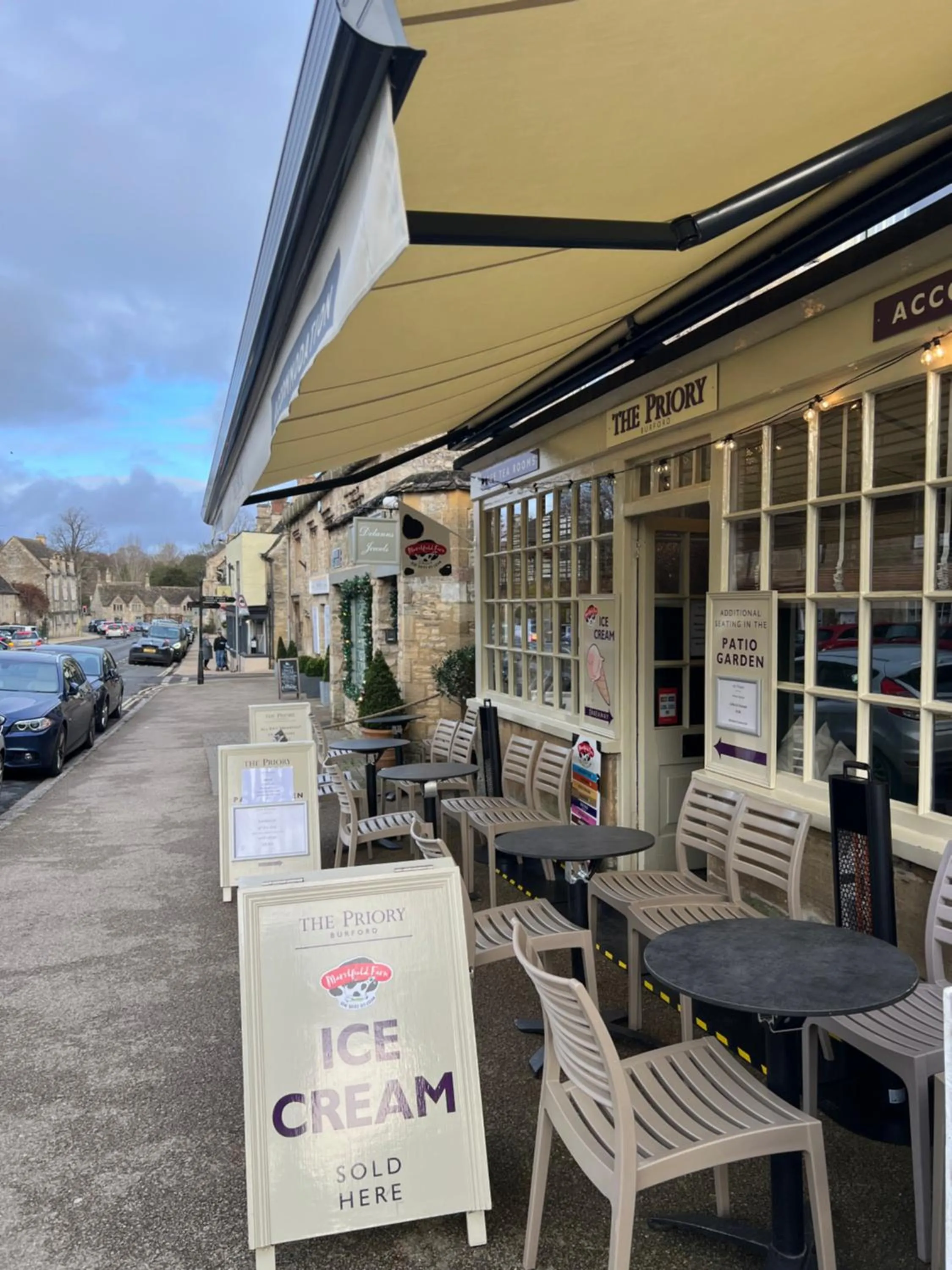 Property building in Priory Tearooms Burford with Rooms