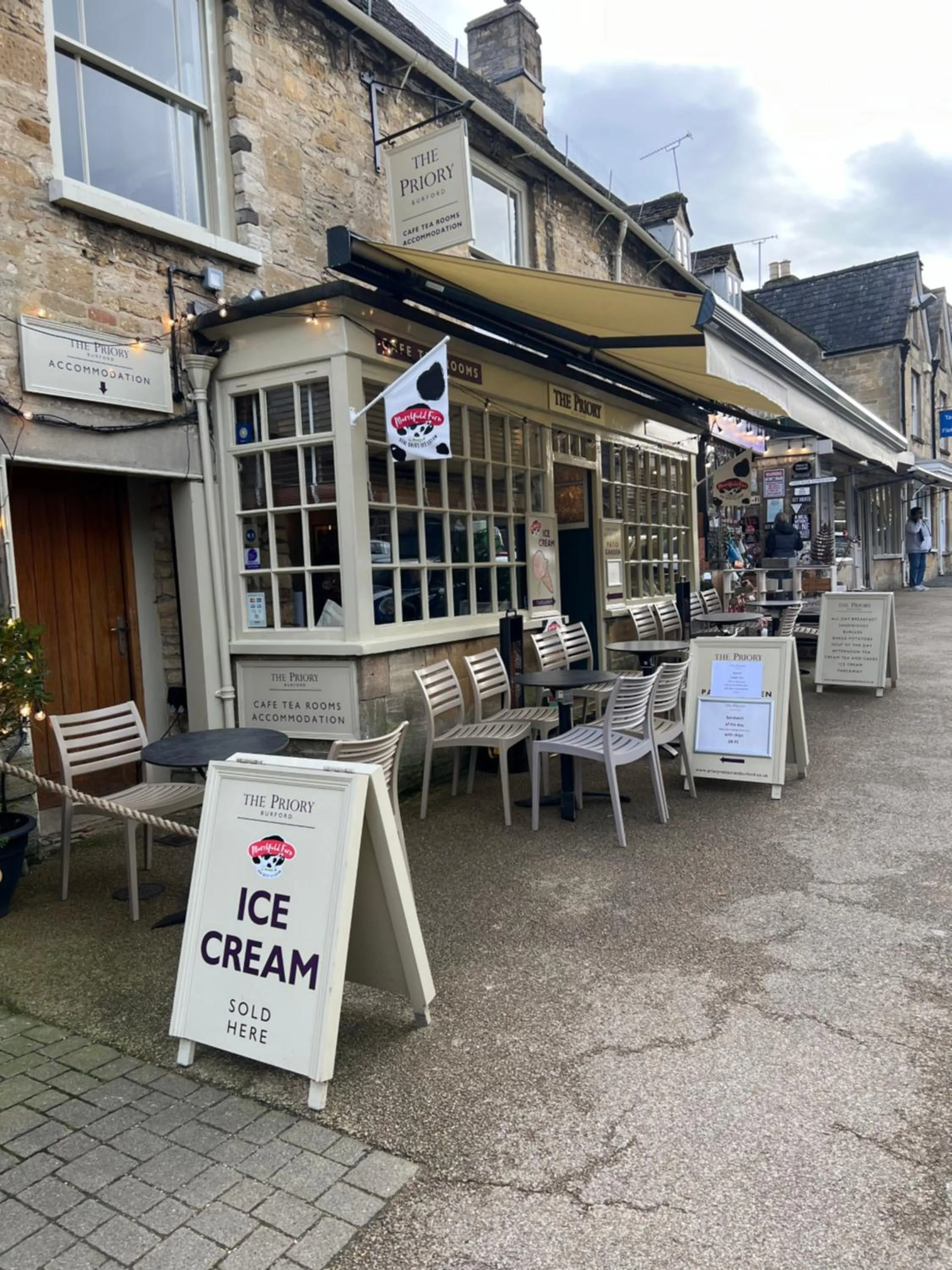 Property building in Priory Tearooms Burford with Rooms