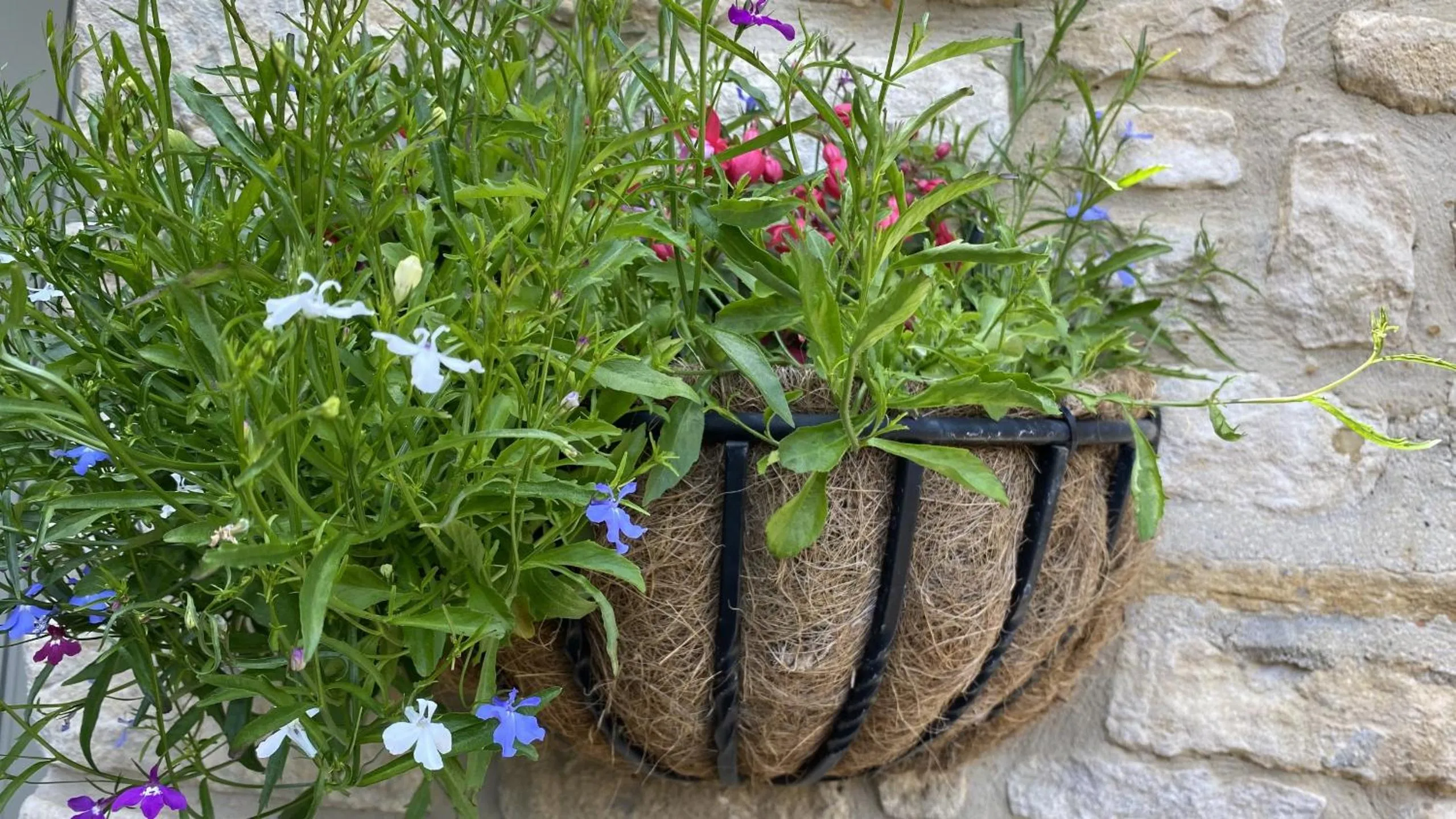 Property building in Priory Tearooms Burford with Rooms