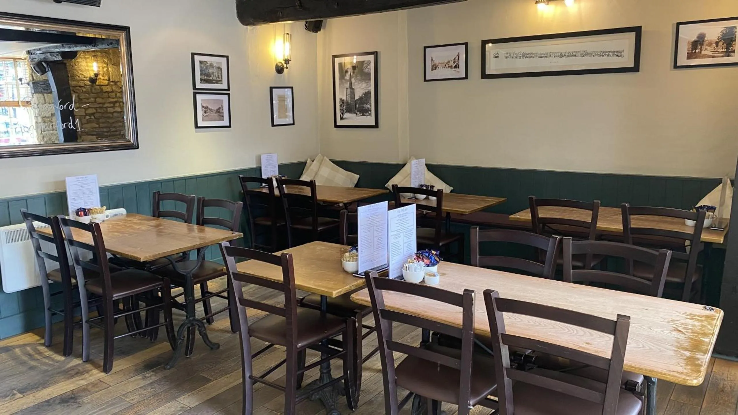 Restaurant/places to eat in Priory Tearooms Burford with Rooms