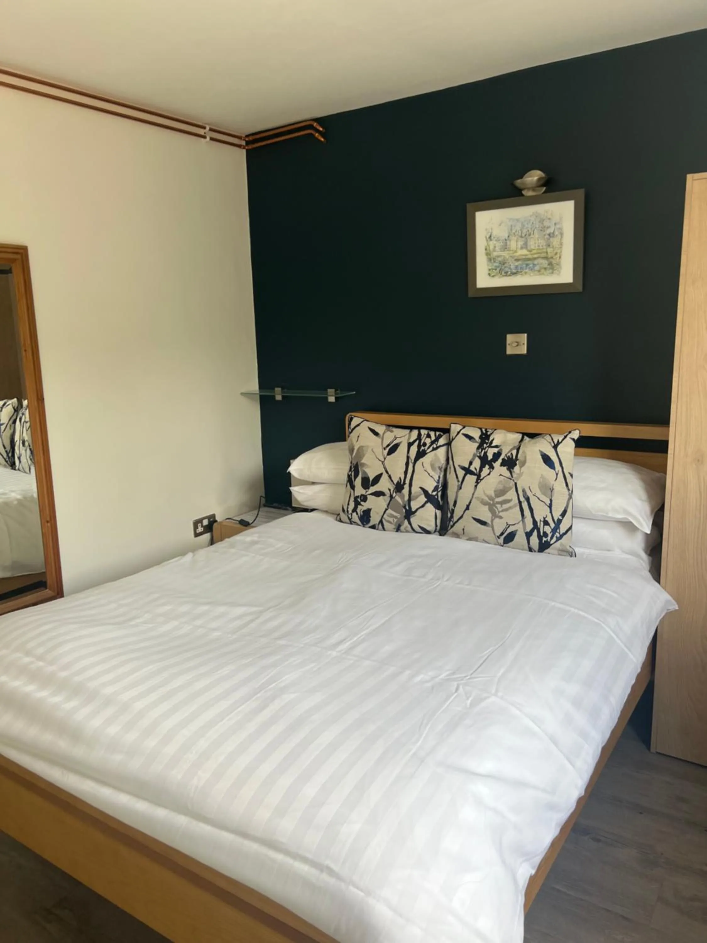 Property building, Bed in Priory Tearooms Burford with Rooms