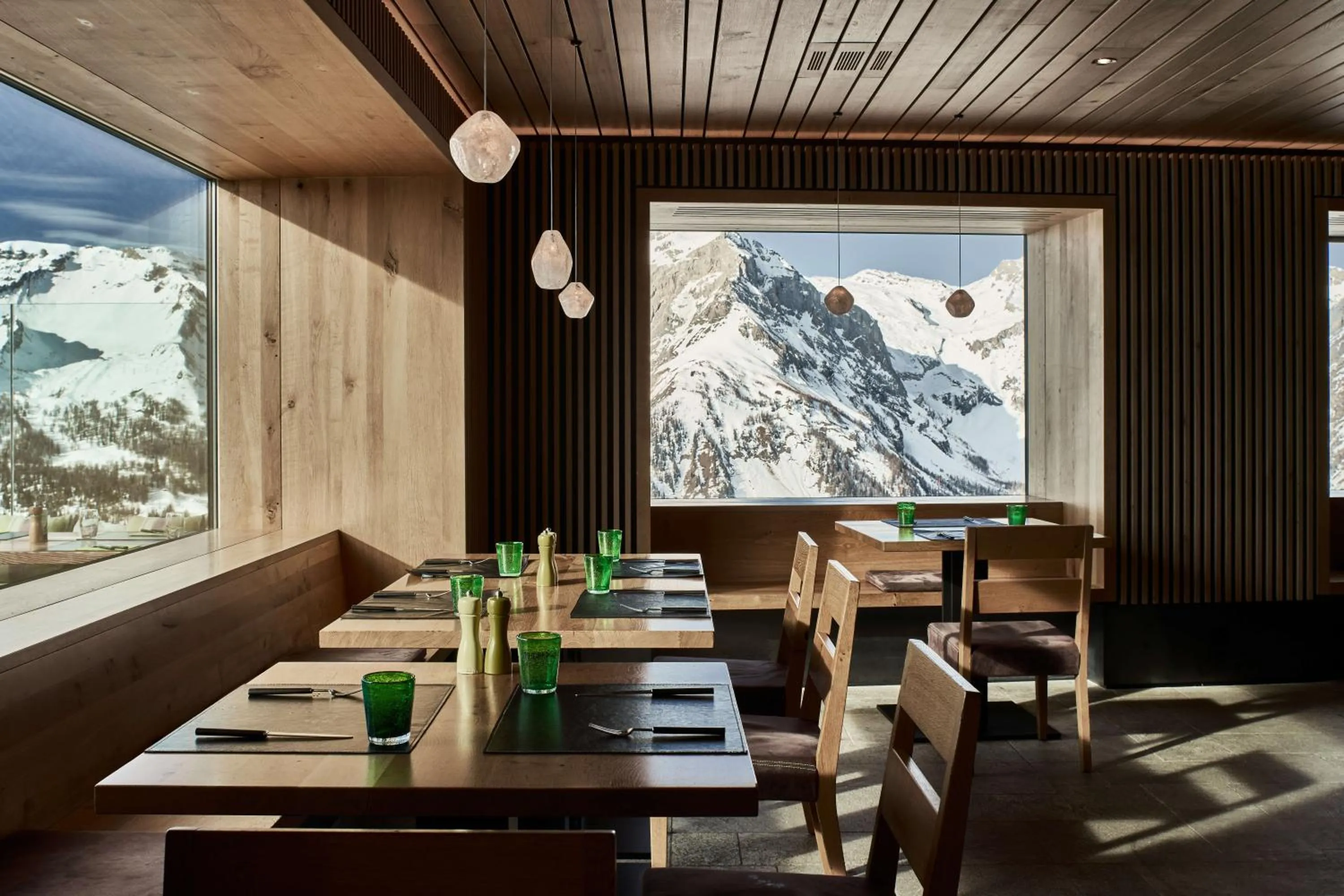 Restaurant/places to eat in chetzeron