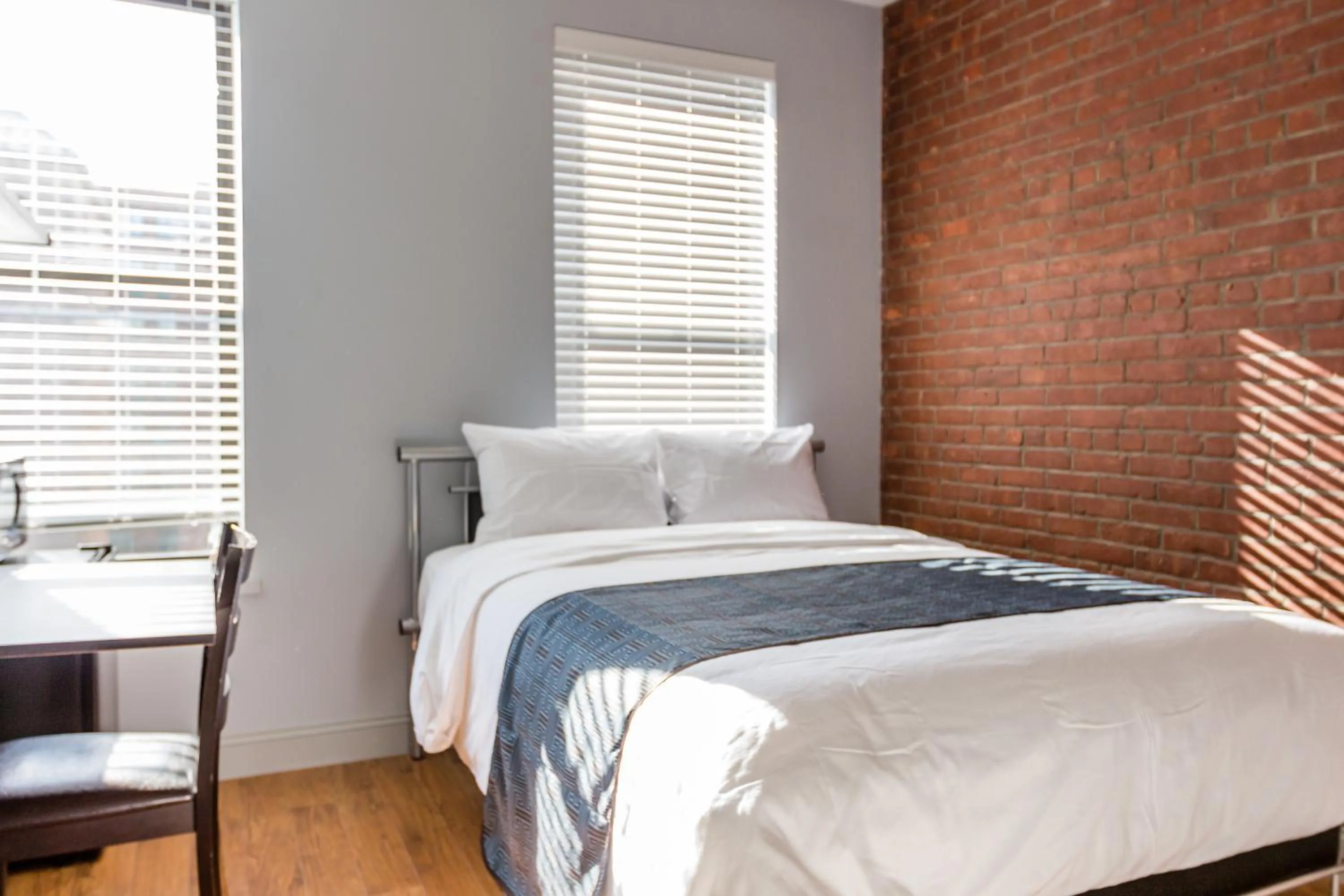 Day, Bed in The Park Ave North