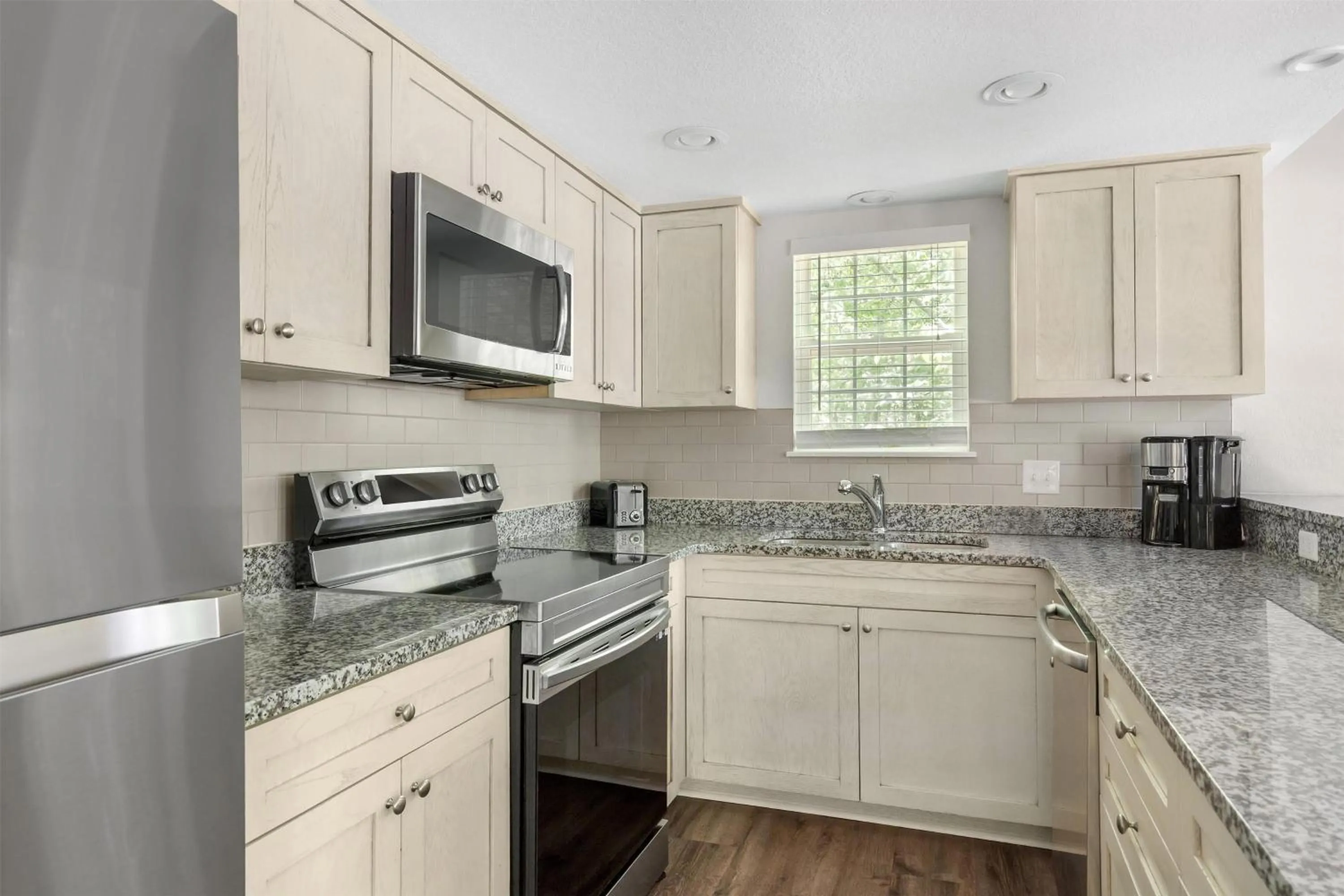 Kitchen or kitchenette in Hilton Vacation Club Beachwoods Kitty Hawk