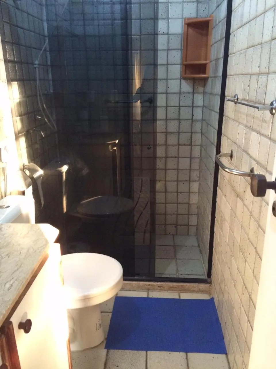 Shower in Apartamento Velozo Santos