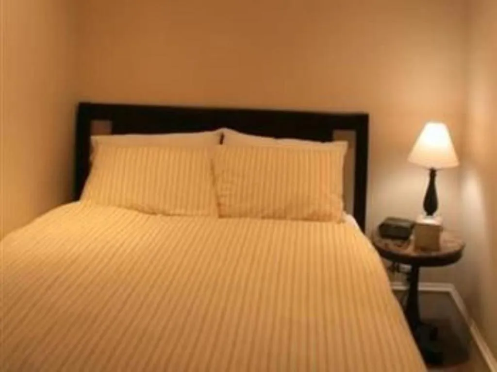 Other, Bed in Roscoe Village Guesthouse