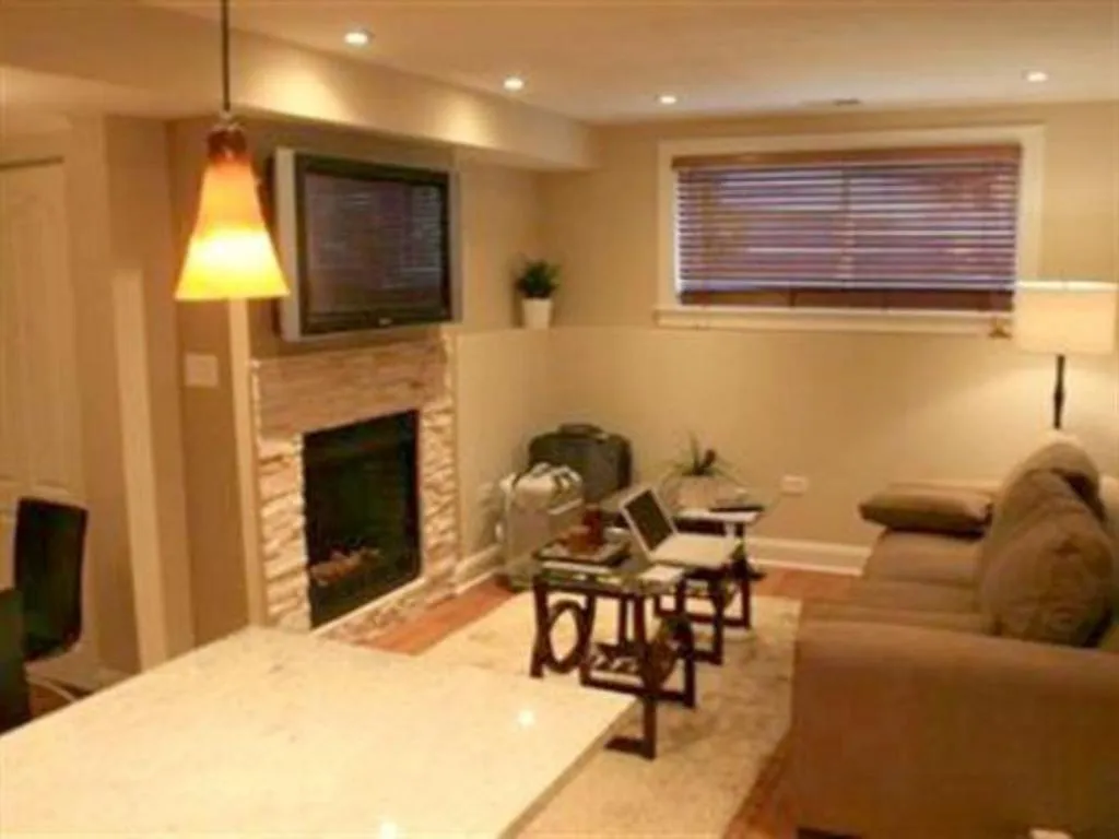 Other in Roscoe Village Guesthouse