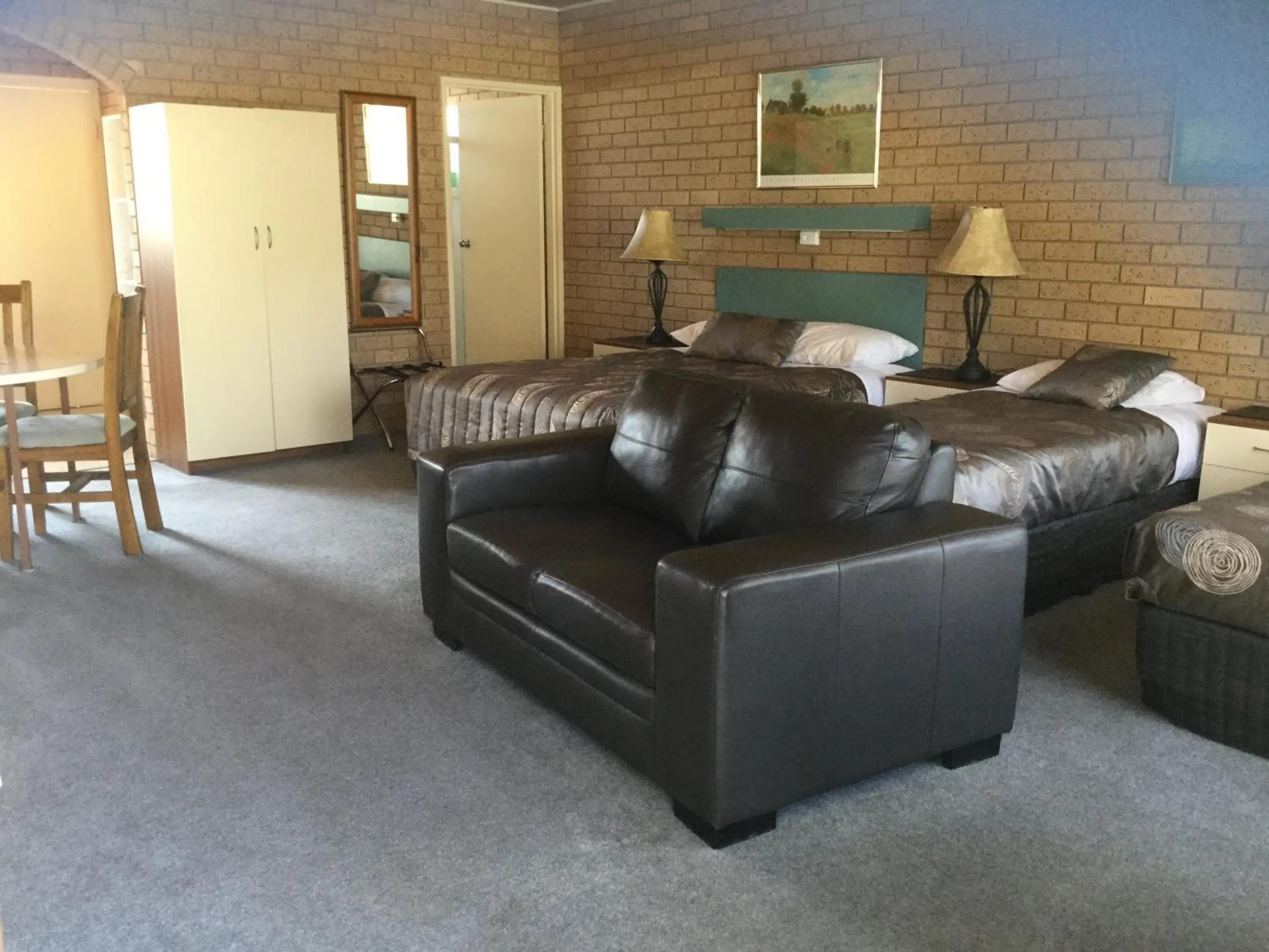 Living room in Sunrise Motel