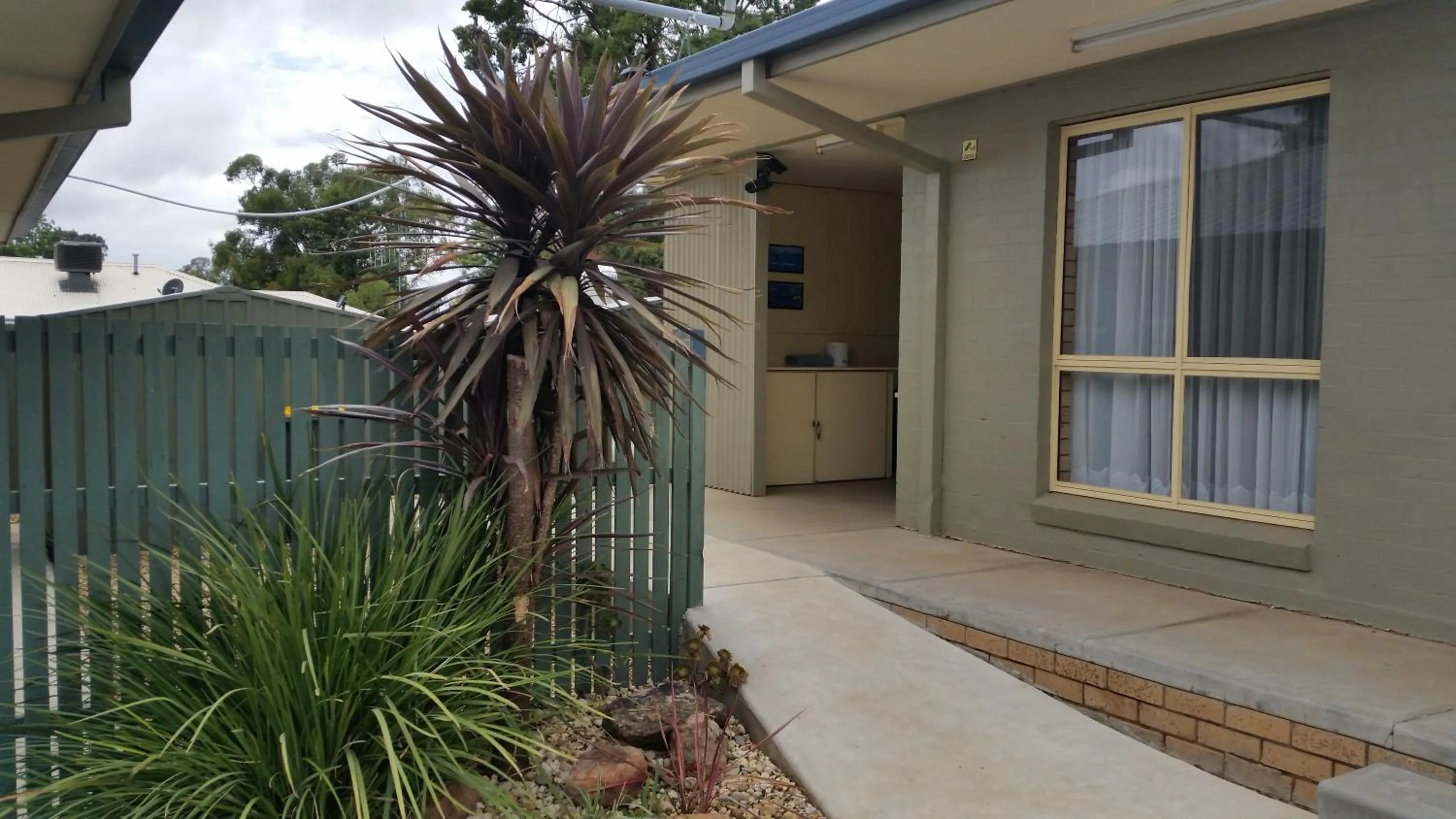 Day in Sunrise Motel