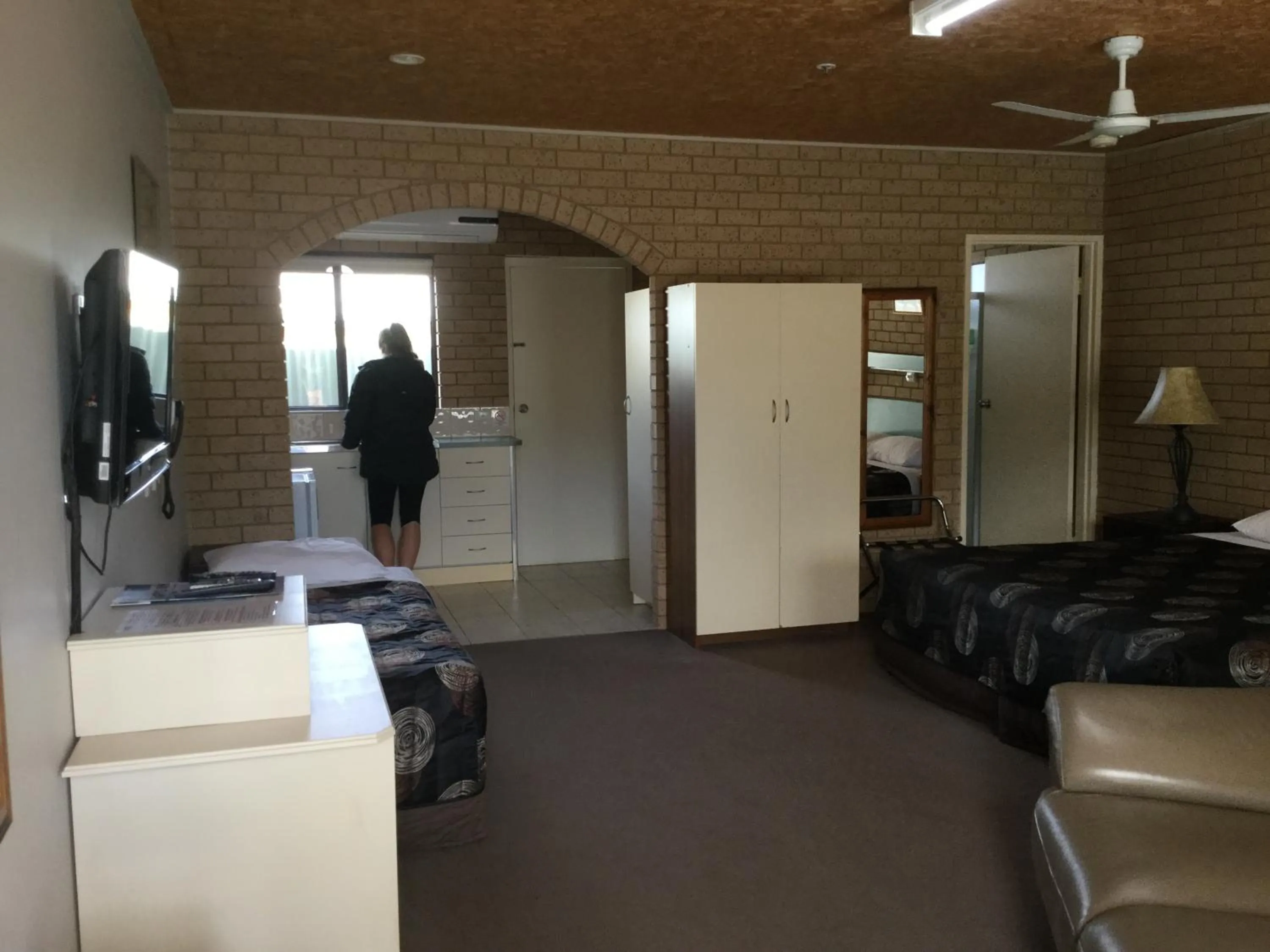 Photo of the whole room in Sunrise Motel