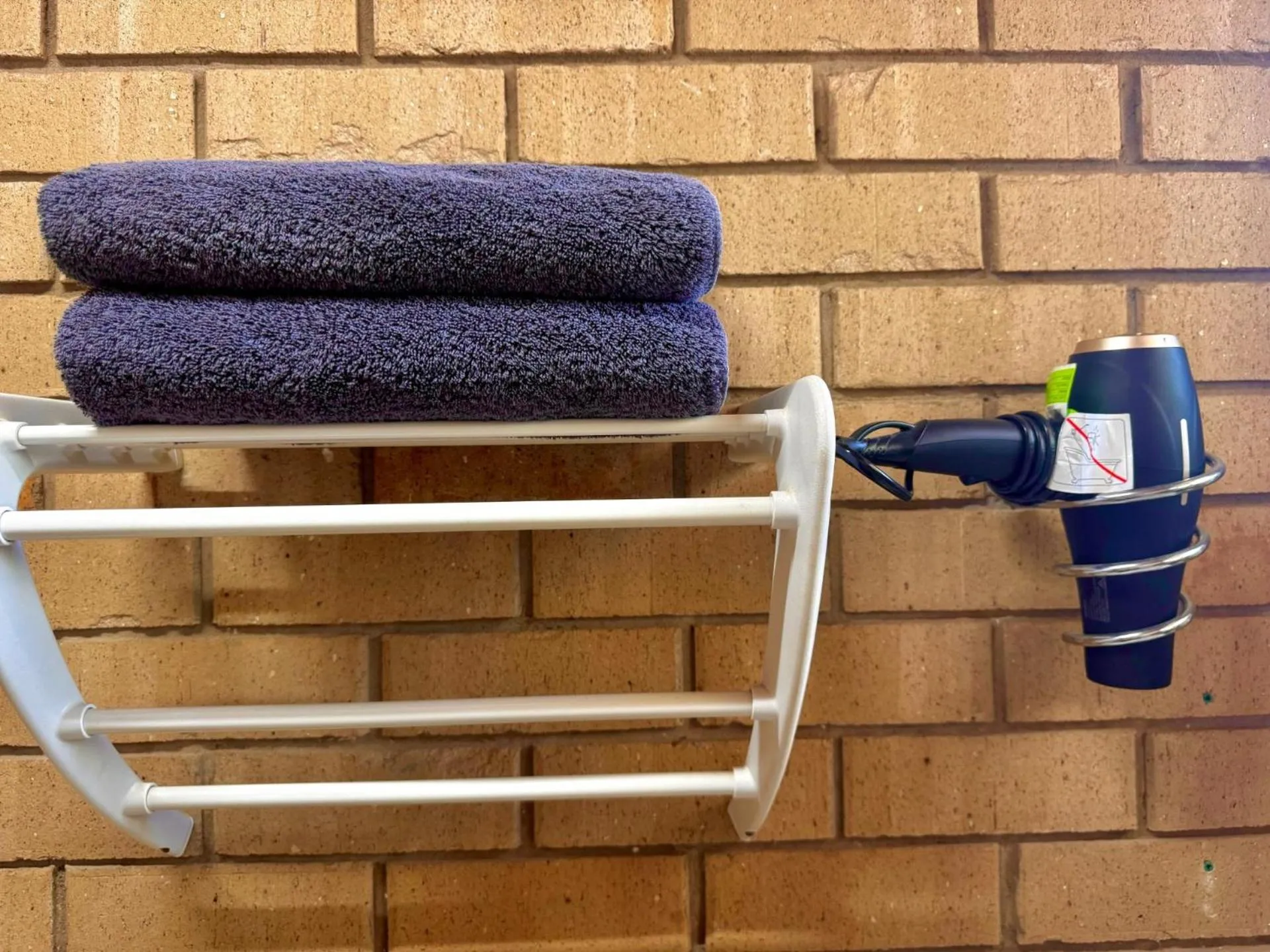 Bathroom in Sunrise Motel