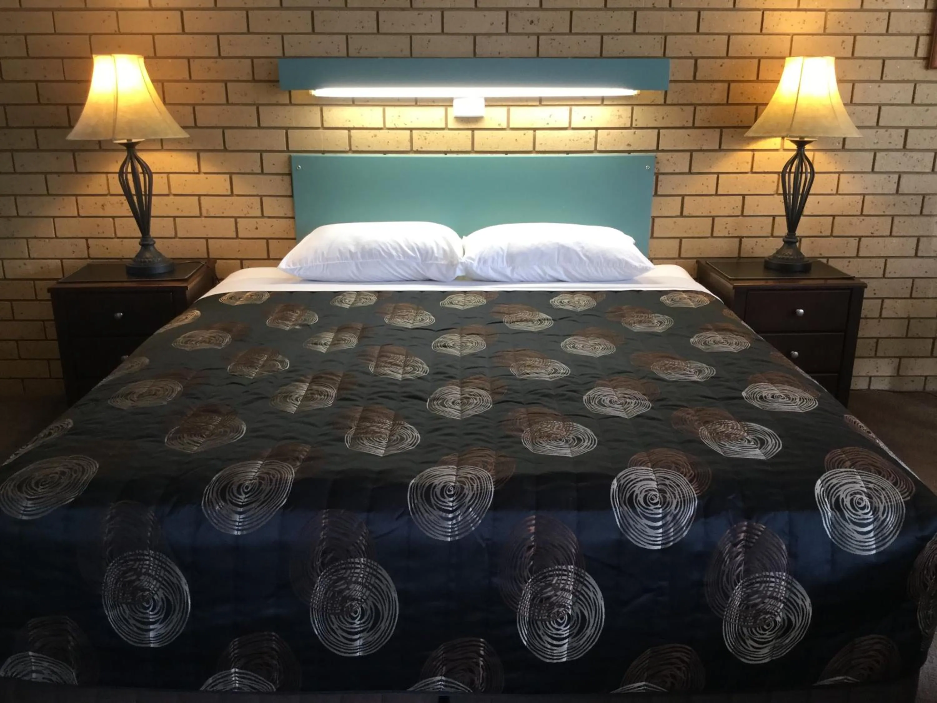 Bed in Sunrise Motel