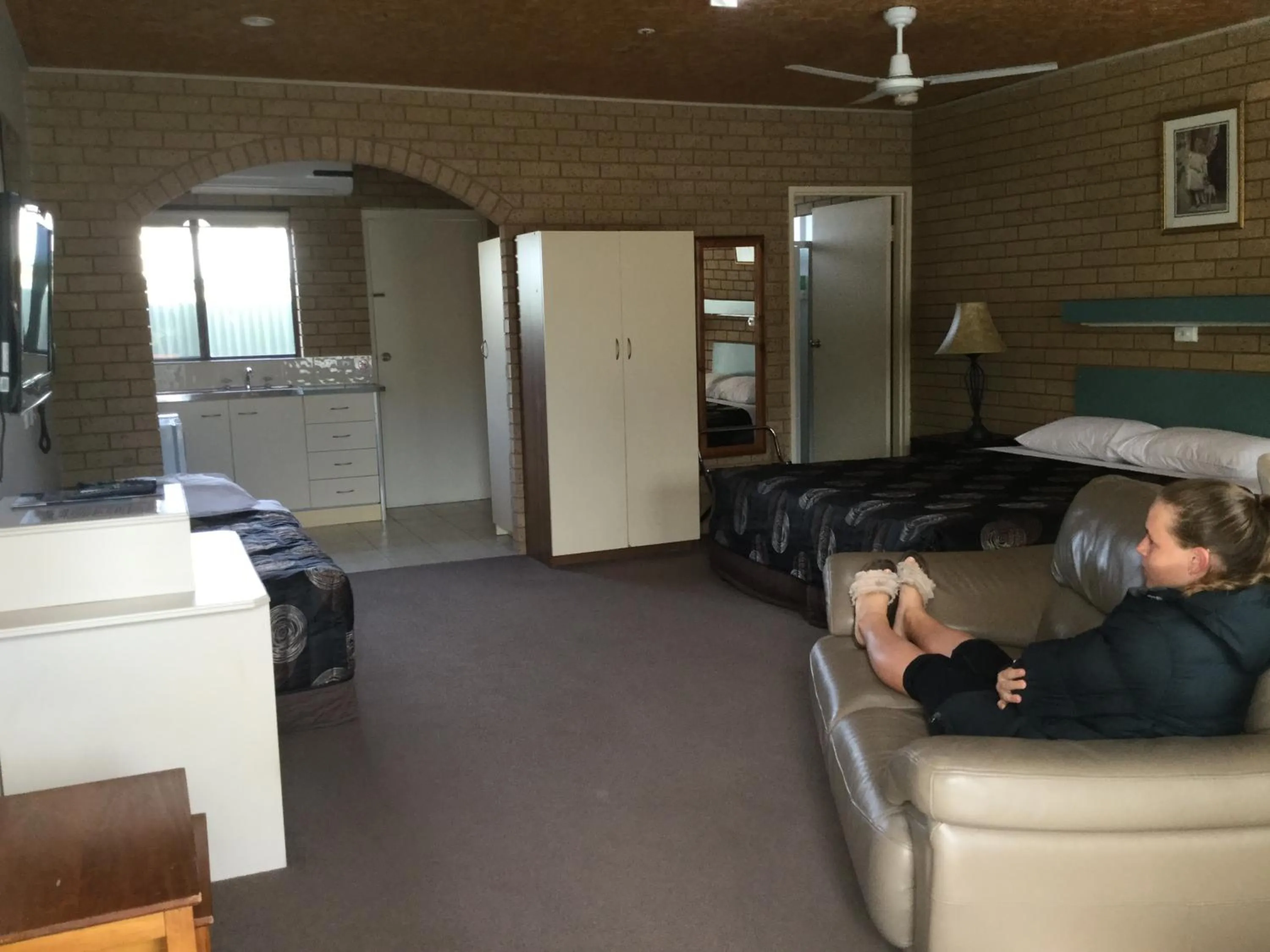 Photo of the whole room in Sunrise Motel