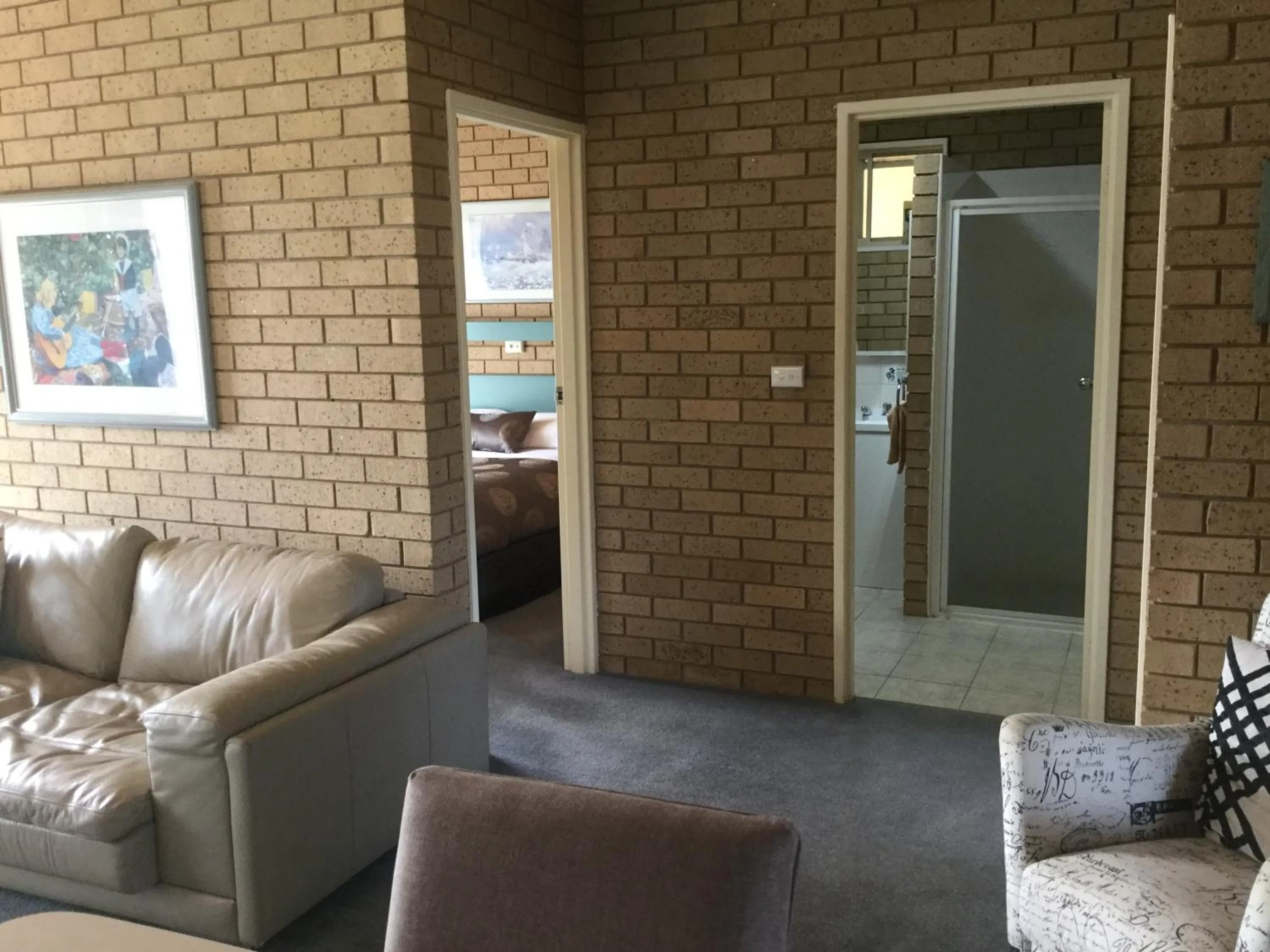 Living room in Sunrise Motel