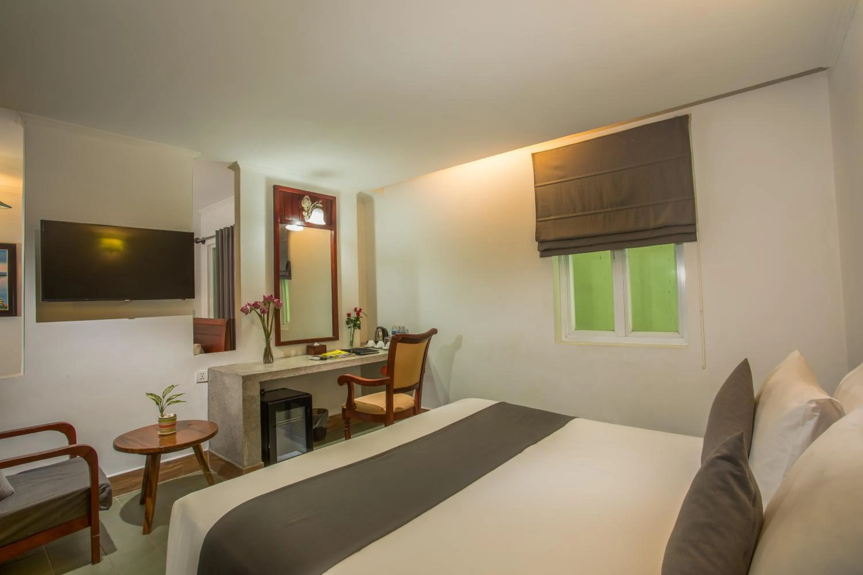 Bedroom, TV/Entertainment Center in V Hotel Phnom Penh