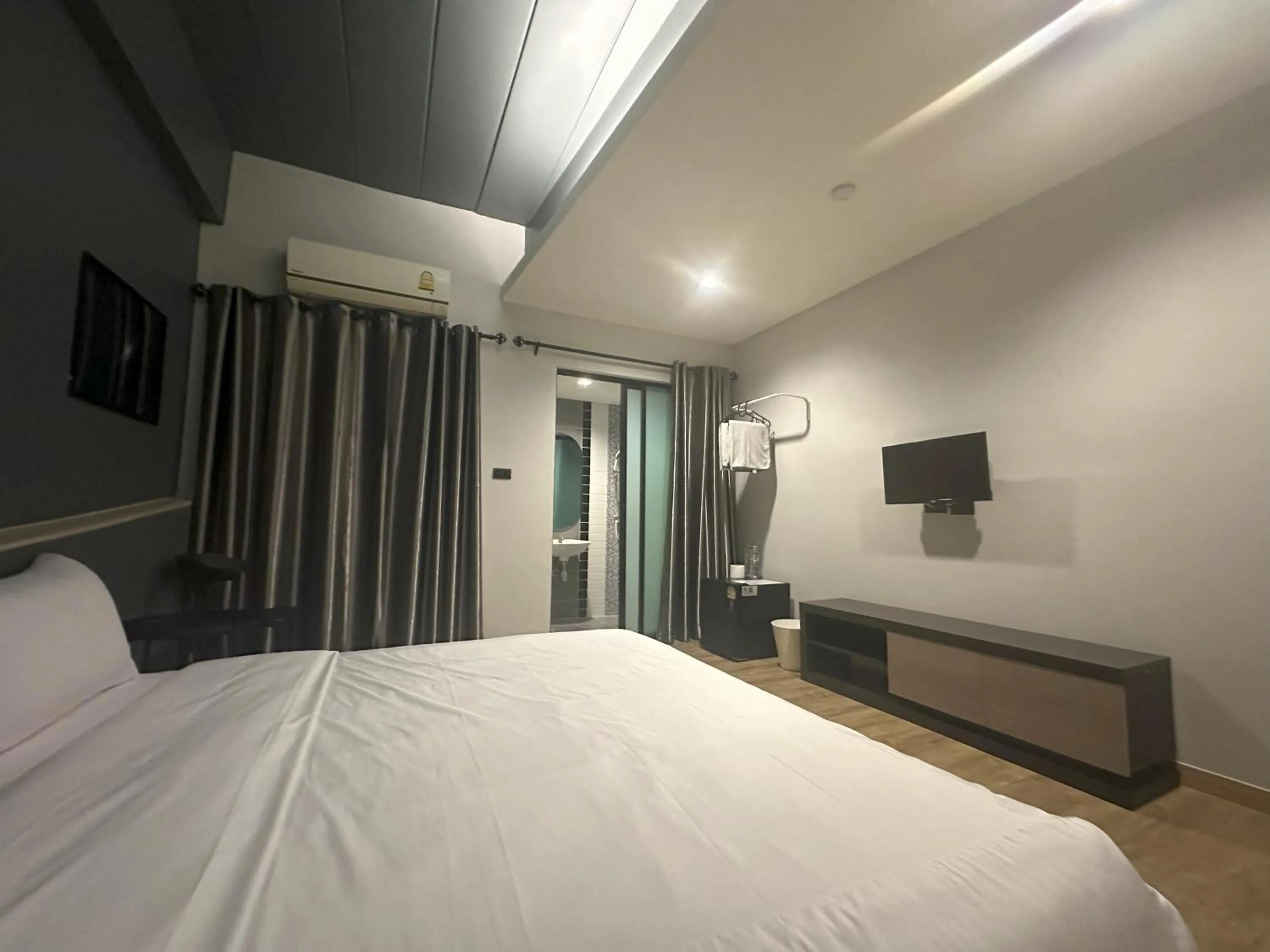 Bed in Bed-room at Suvarnabhumi Airport - Newly renovated