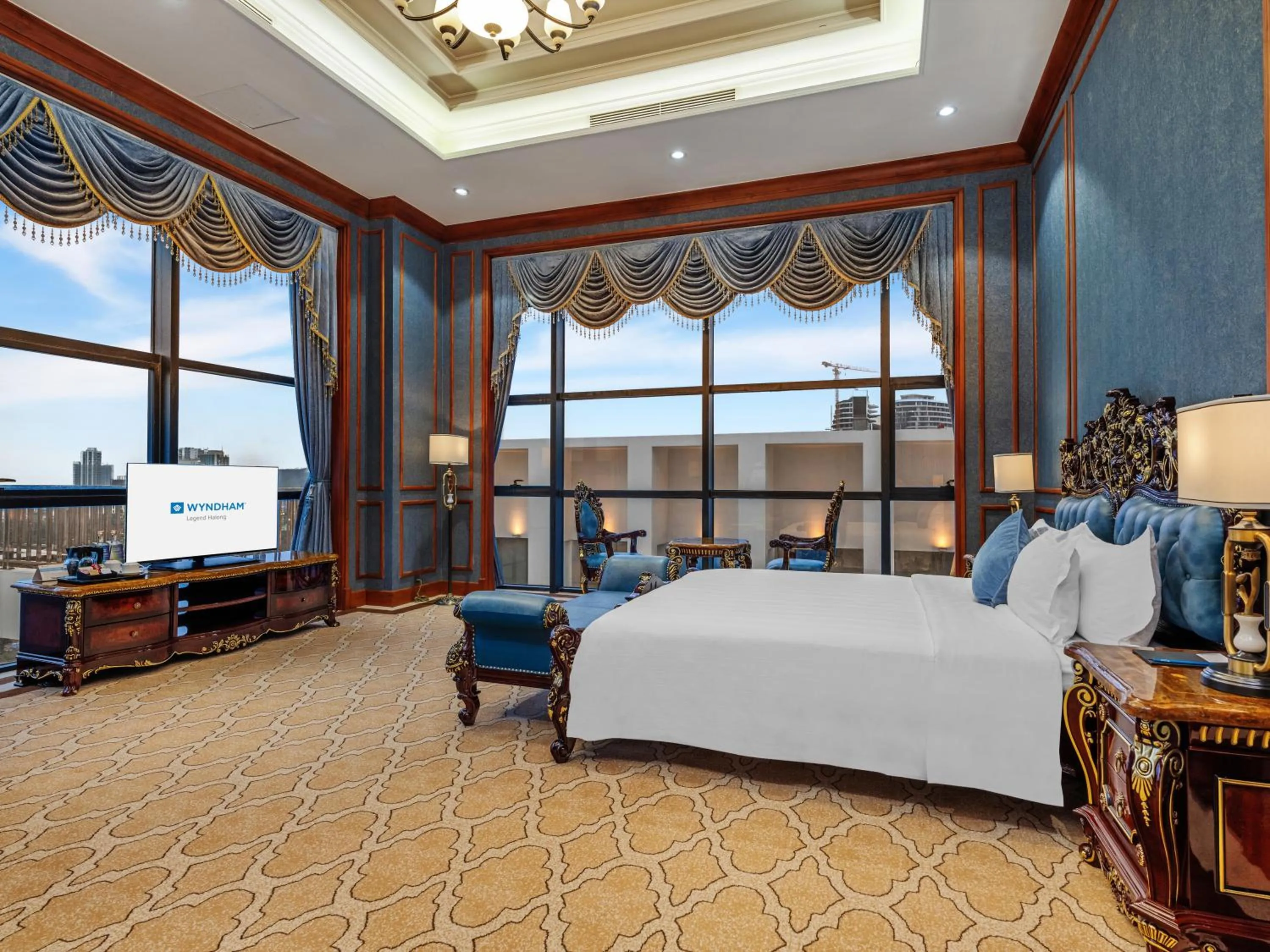 Bed in Wyndham Legend Halong