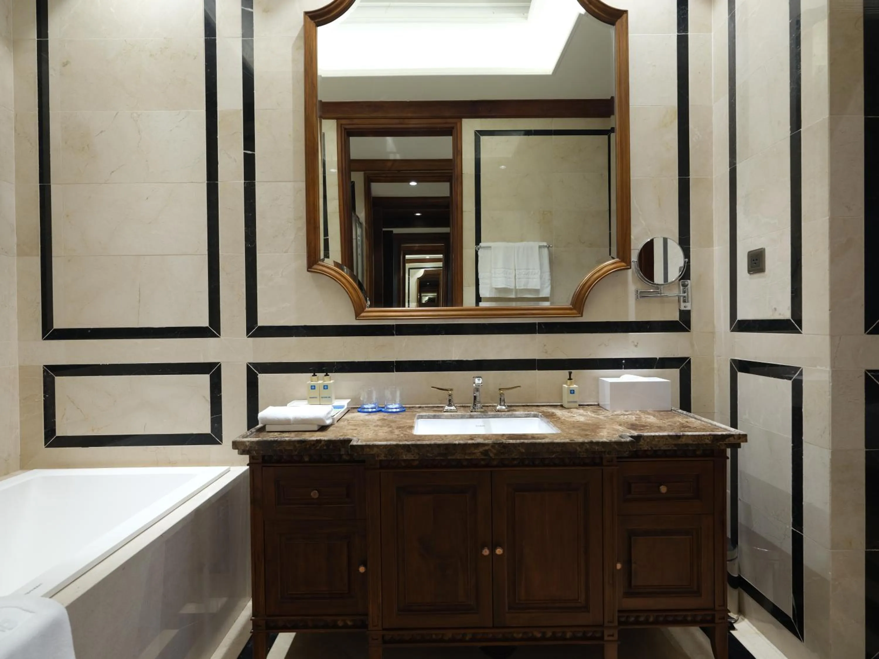 Bed in Wyndham Legend Halong