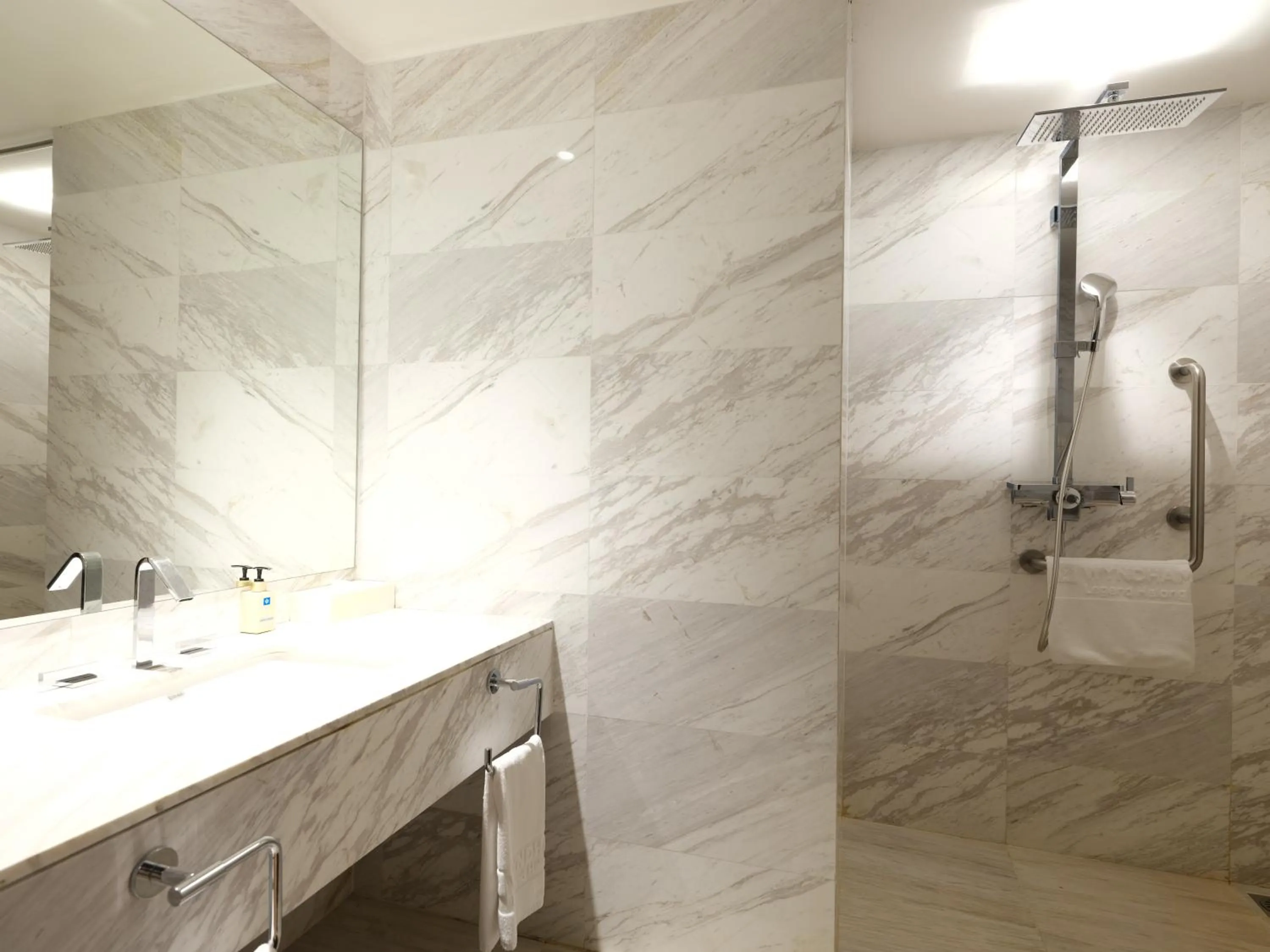 Wyndham Legend Halong