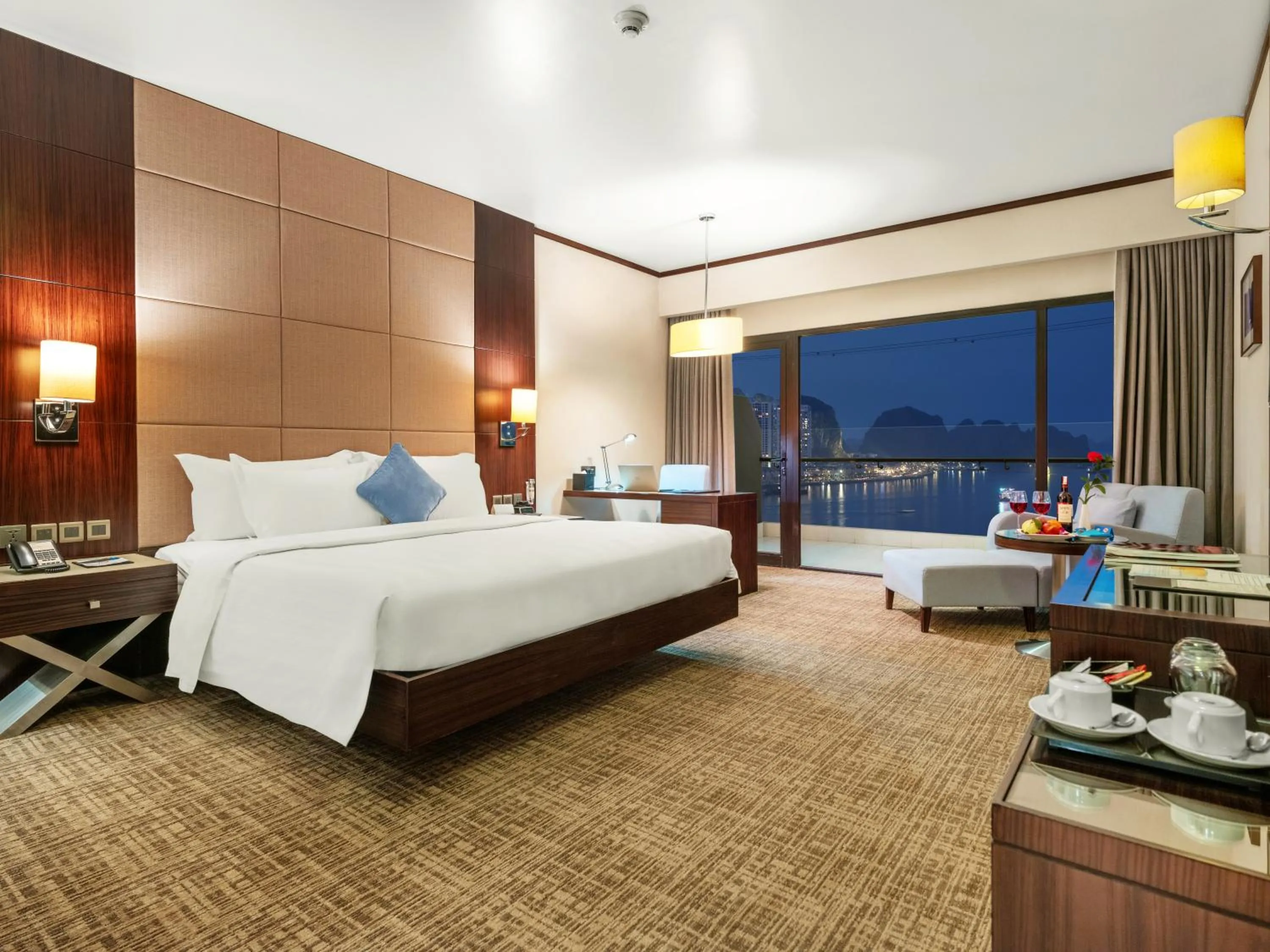 Bed in Wyndham Legend Halong