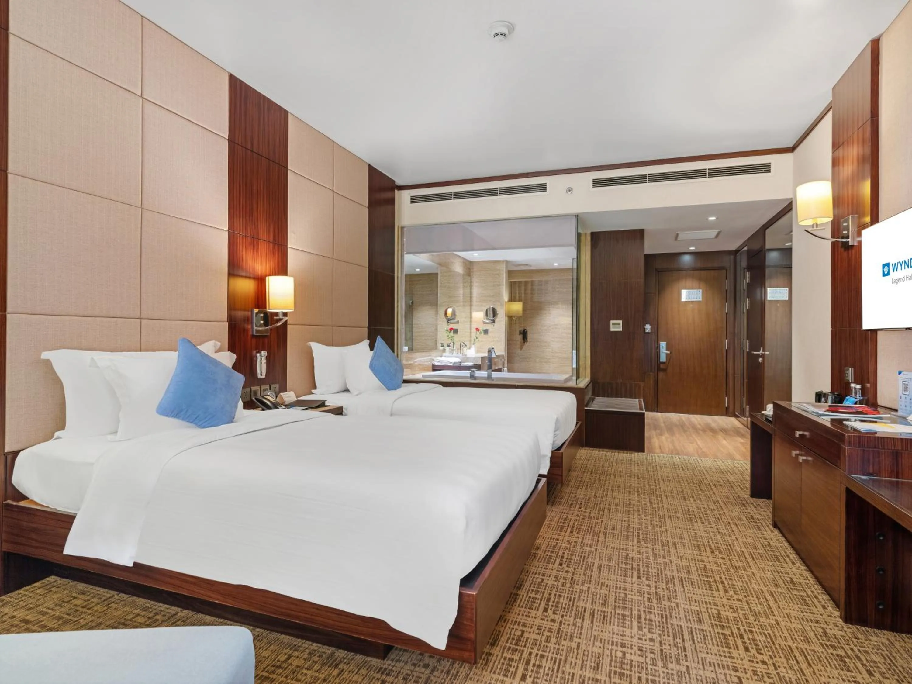 Bed in Wyndham Legend Halong