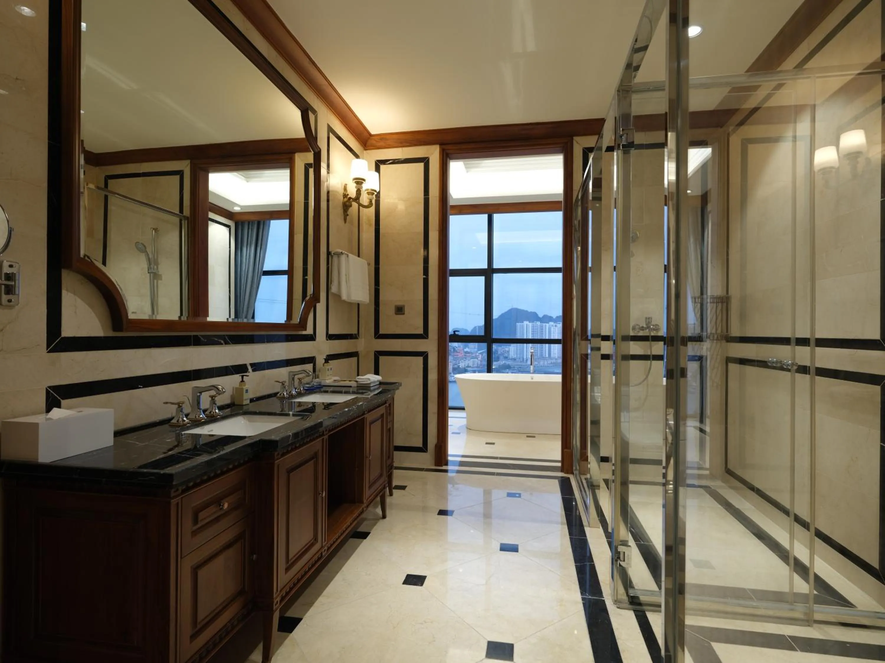 Wyndham Legend Halong