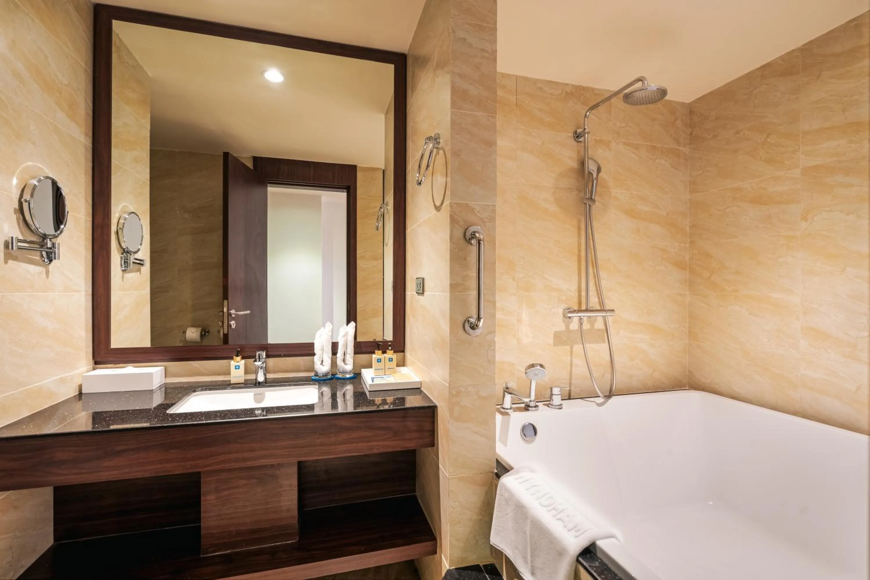 Bed in Wyndham Legend Halong