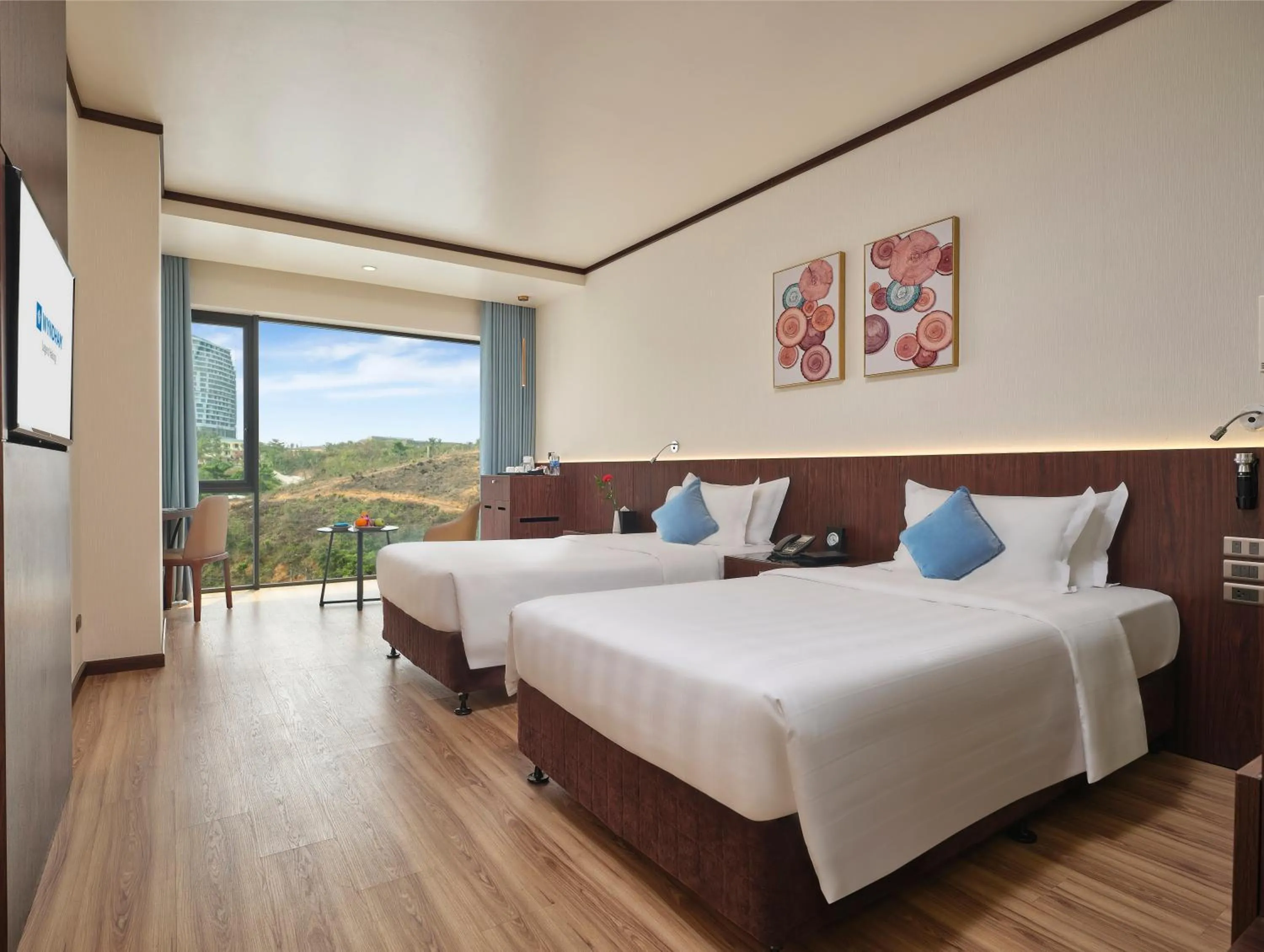 Bed in Wyndham Legend Halong