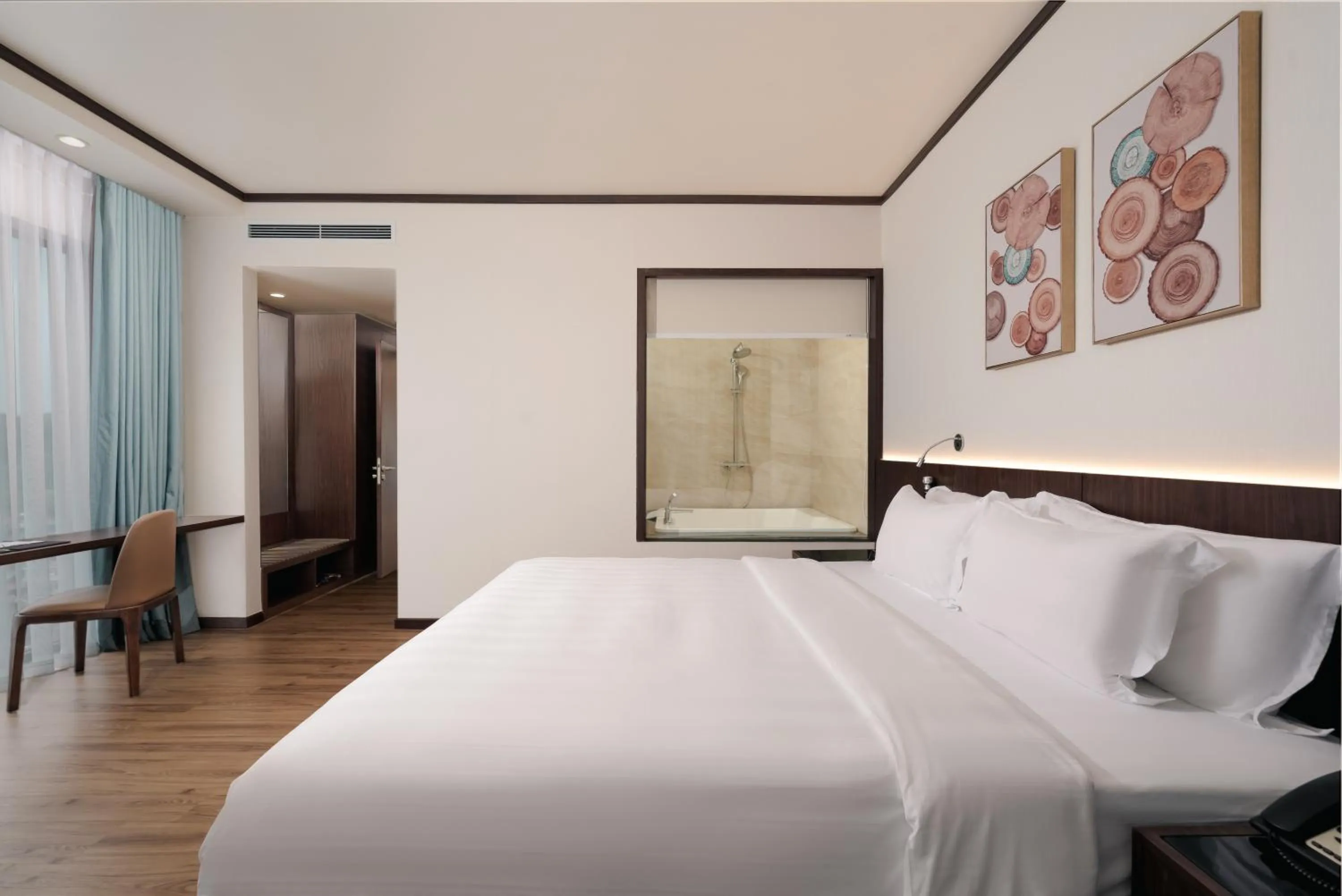 Bed in Wyndham Legend Halong